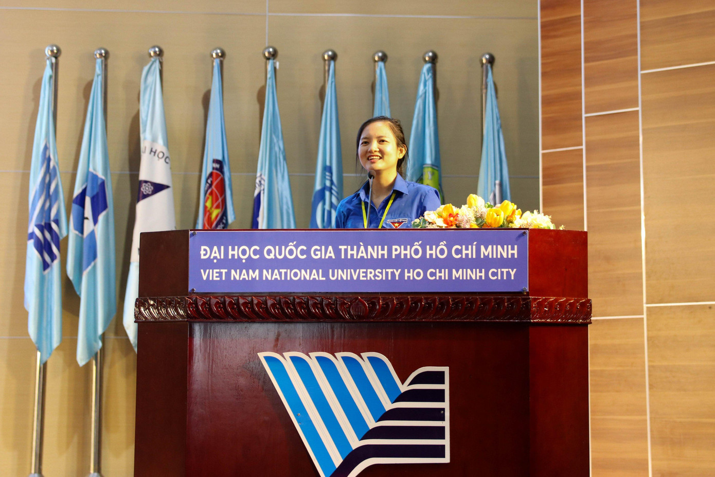 Chị Phùng Thị Diệu Hương, Bí thư Ban Cán sự Đoàn ĐHQG TPHCM phát biểu khai mạc hội nghị. Ảnh: Như Việt Chị Phùng Thị Diệu Hương, Bí thư Ban Cán sự Đoàn ĐHQG TPHCM phát biểu khai mạc hội nghị. Ảnh: Như Việt