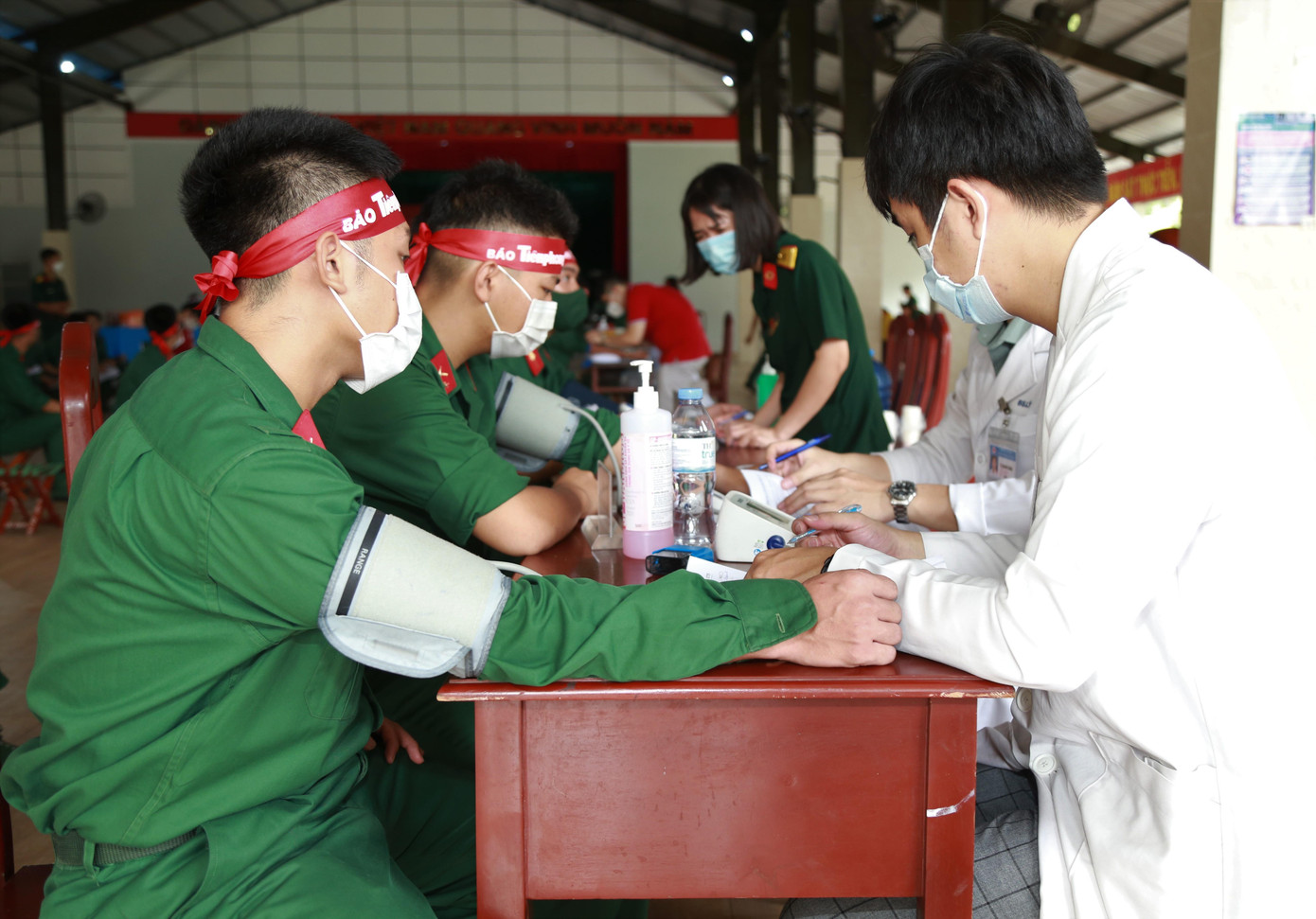 Mỗi người đều được kiểm tra sức khỏe kỹ lưỡng để đảm bảo đủ điều kiện cho máu.