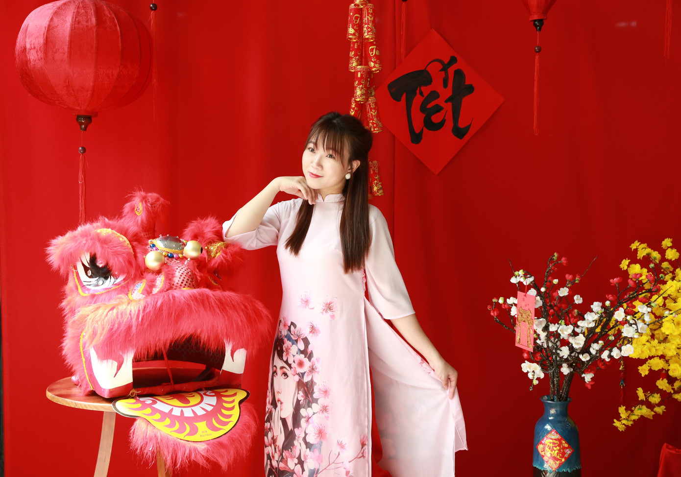 Bạn trẻ rạng rỡ chụp ảnh cùng sắc xuân ảnh 4