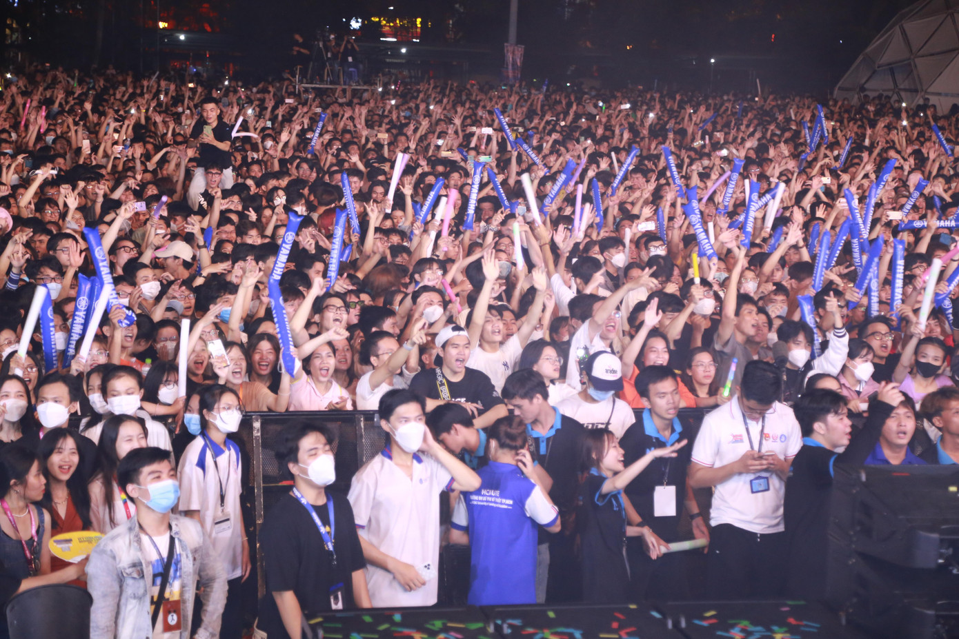 Trên 10.000 bạn trẻ đã có mặt theo dõi trực tiếp nhạc hội.