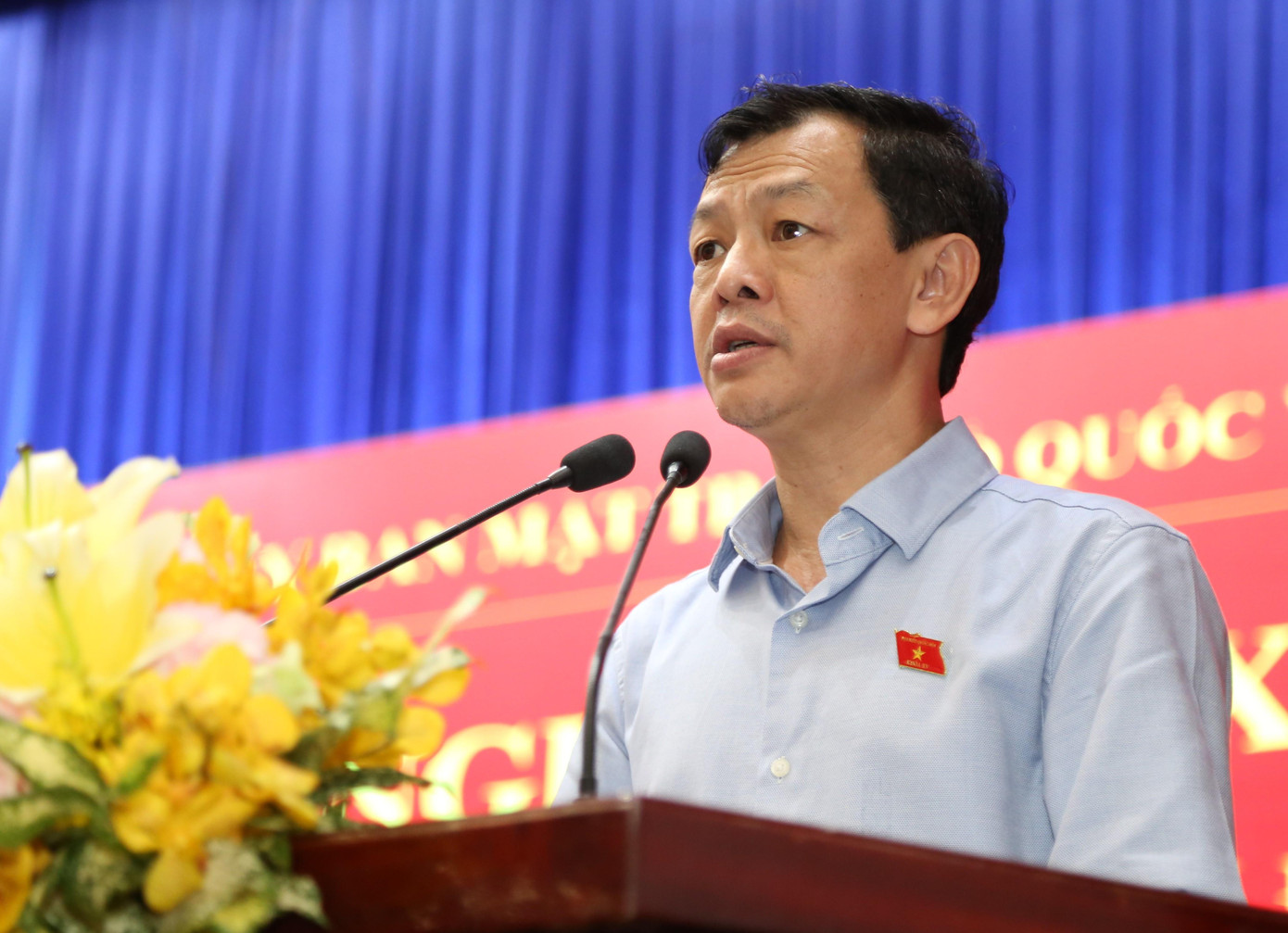 TS.BS Nguyễn Tri Thức thông tin với cử tri quận 5, 8, 11. Ảnh: Ngô Tùng TS.BS Nguyễn Tri Thức thông tin với cử tri quận 5, 8, 11. Ảnh: Ngô Tùng