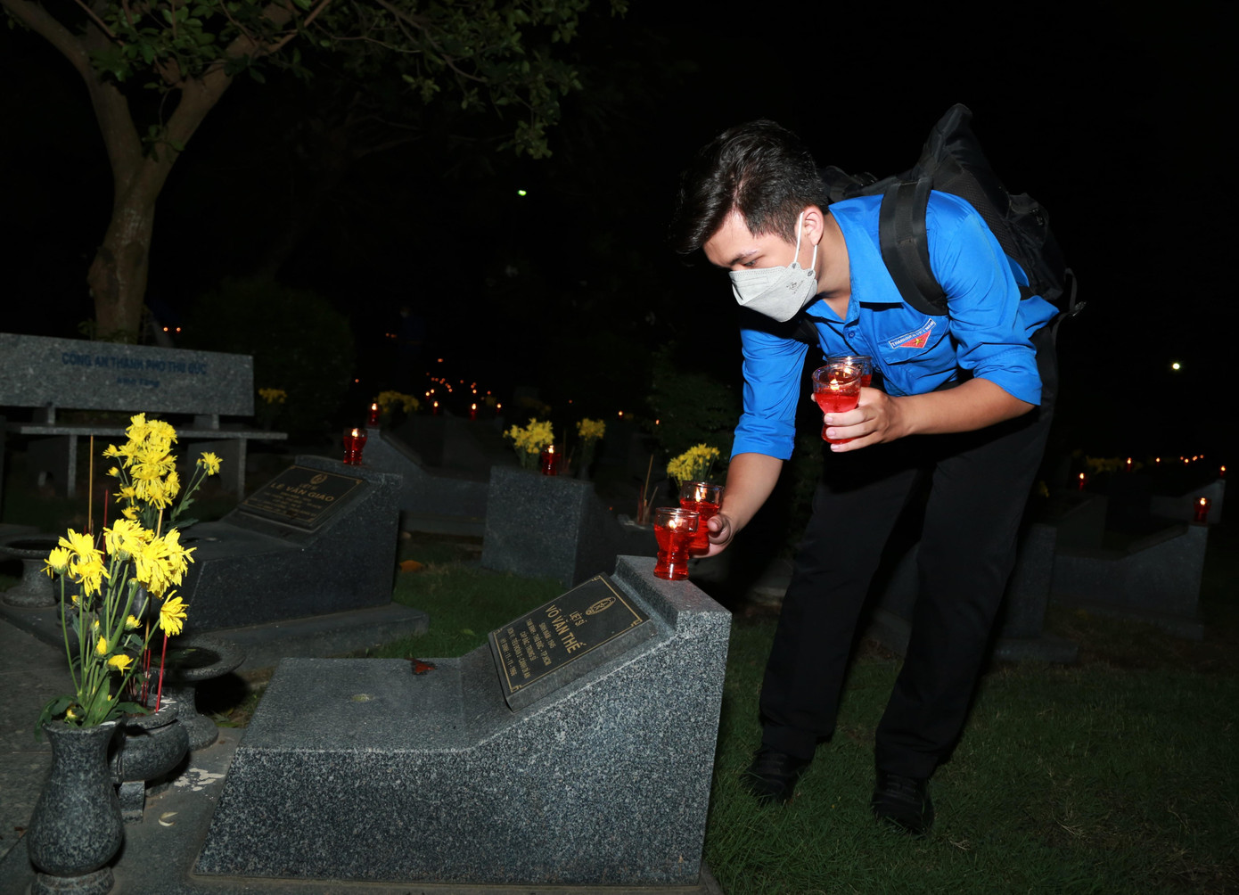 Tuổi trẻ thành phố Bác luôn khắc ghi công ơn trời biển của các thế hệ đi trước.