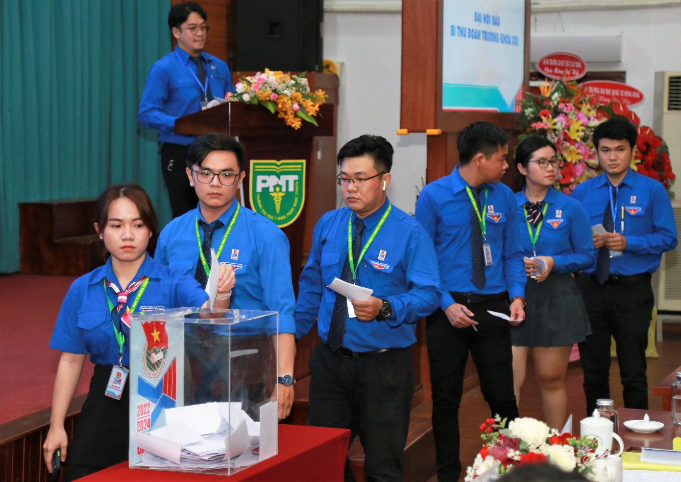 Đại hội tiến hành bầu trực tiếp Bí thư Đoàn trường. Ảnh: Ngô Tùng.