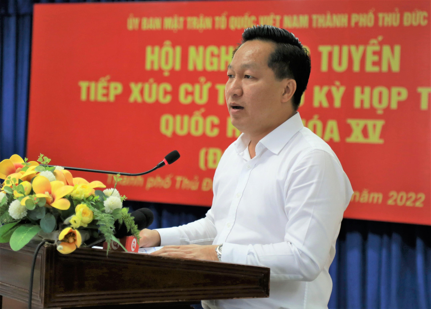 Chủ tịch UBND TP. Thủ Đức Hoàng Tùng trao đổi tại hội nghị Chủ tịch UBND TP. Thủ Đức Hoàng Tùng trao đổi tại hội nghị