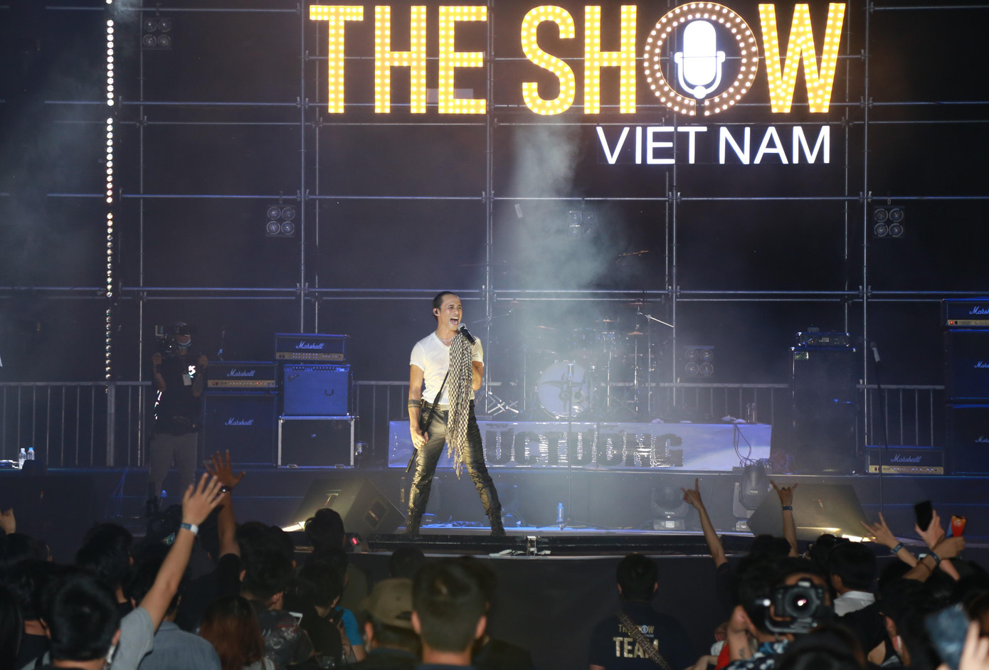 Rocker Phạm Anh Khoa luôn tạo sức hút đặc biệt mỗi khi xuất hiện.