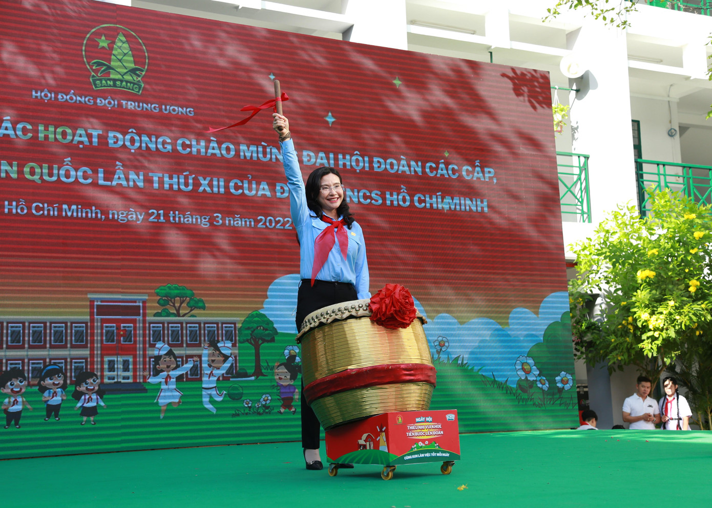 Bí thư T.Ư Đoàn Nguyễn Phạm Duy Trang thực hiện nghi thức phát động thi đua tổ chức các hoạt động chào mừng Đại hội Đoàn các cấp, tiến tới Đại hội đại biểu toàn quốc lần thứ XII trong tổ chức Đội và thiếu nhi cả nước Bí thư T.Ư Đoàn Nguyễn Phạm Duy Trang thực hiện nghi thức phát động thi đua tổ chức các hoạt động chào mừng Đại hội Đoàn các cấp, tiến tới Đại hội đại biểu toàn quốc lần thứ XII trong tổ chức Đội và thiếu nhi cả nước