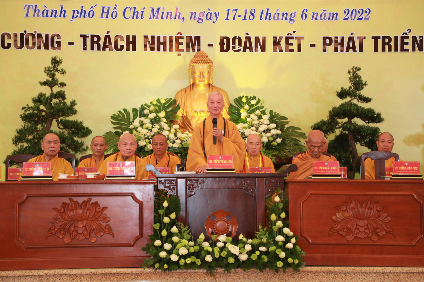 Trưởng lão Hòa thượng Thích Trí Quảng sách tấn dặn dò đội ngũ Ban Trị sự nhiệm kỳ mới. Trưởng lão Hòa thượng Thích Trí Quảng sách tấn dặn dò đội ngũ Ban Trị sự nhiệm kỳ mới.
