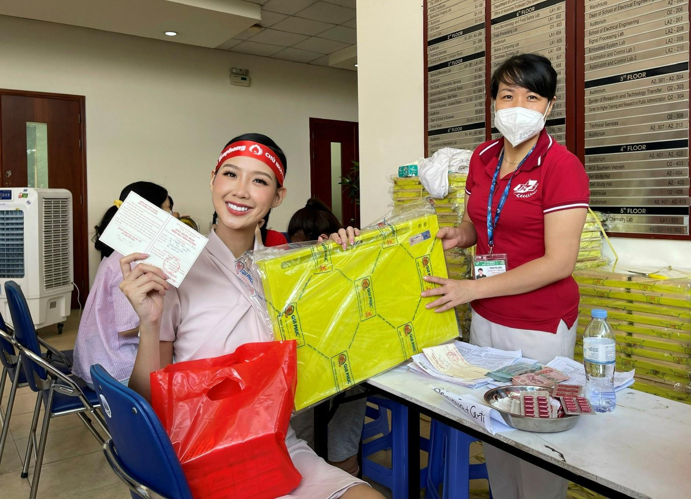 Người đẹp Cần Thơ cho biết đây là lần thứ hai cô hiến máu. Đặc biệt, cả hai lần Bảo Ngọc đều "lưu dấu" kỷ niệm tại chính ngôi trường mình theo học, Trường Đại học Quốc tế (ĐHQG TPHCM). Người đẹp Cần Thơ cho biết đây là lần thứ hai cô hiến máu. Đặc biệt, cả hai lần Bảo Ngọc đều "lưu dấu" kỷ niệm tại chính ngôi trường mình theo học, Trường Đại học Quốc tế (ĐHQG TPHCM).