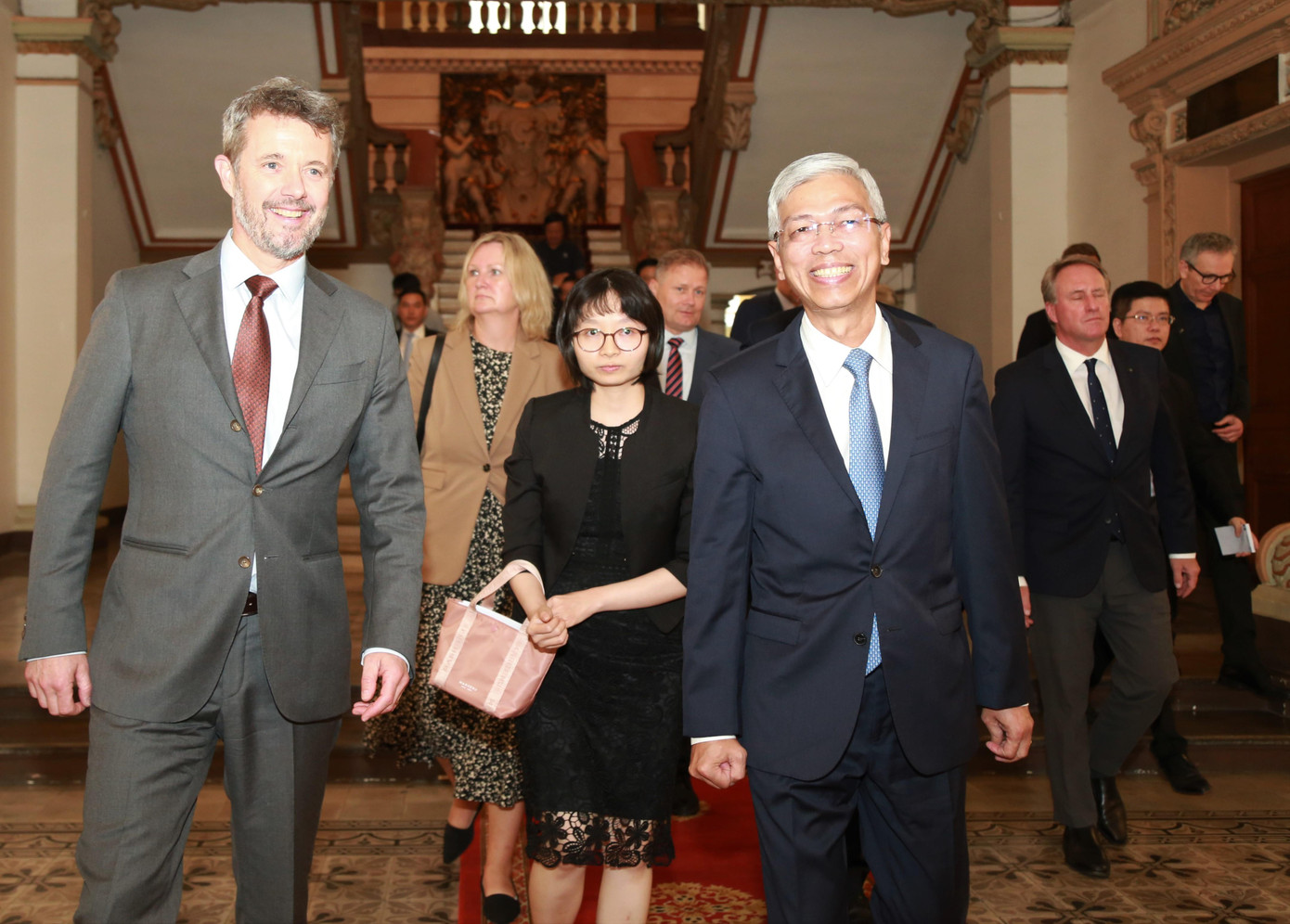 Thái tử kế vị Đan Mạch Frederik bày tỏ ấn tượng với sự năng động của người Việt Nam; đồng thời đánh giá cao quyết tâm của Việt Nam giảm phát thải ròng bằng 0 vào 2050; cũng như định hướng quan tâm phát triển năng lượng gió, năng lượng mặt trời. Đây cũng là những nội dung liên quan đến chương trình làm việc của ngài trong chuyến công du tại Việt Nam 3 ngày qua.