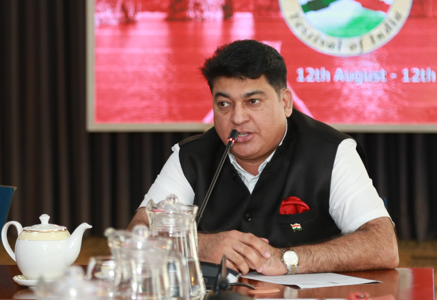 Tổng đạo diễn lễ hội - ông Rahul Bali cho biết lễ hội có sự tham gia đặc biệt của Hoa hậu Ngọc Châu cùng nhiều siêu mẫu hai nước. Tổng đạo diễn lễ hội - ông Rahul Bali cho biết lễ hội có sự tham gia đặc biệt của Hoa hậu Ngọc Châu cùng nhiều siêu mẫu hai nước.