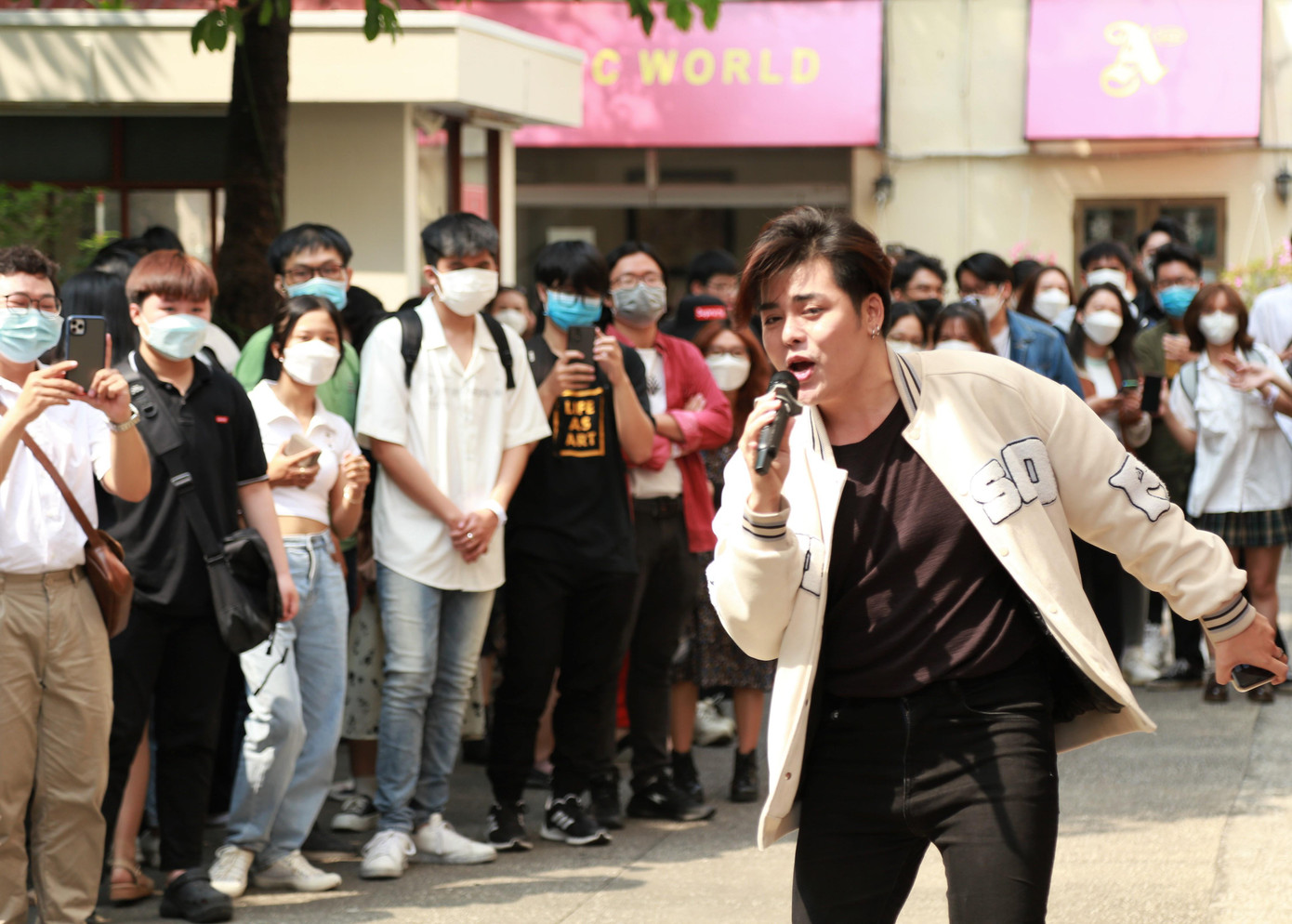 Sân chơi âm nhạc ấn tượng do chính các bạn sinh viên Nhạc viện thiết kế, biểu diễn