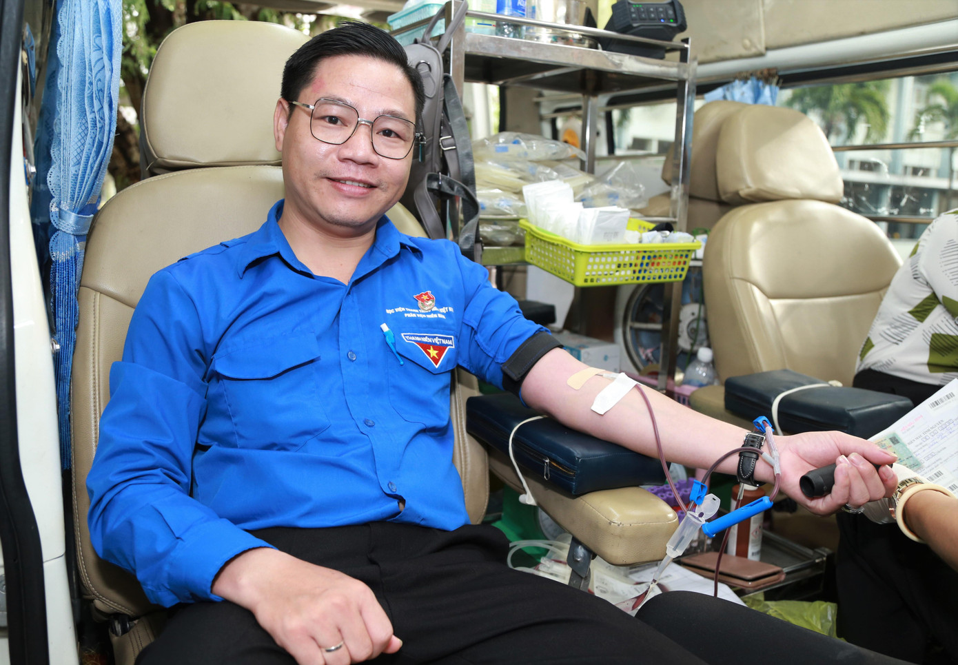 Việc hiến máu tại Chủ nhật Đỏ hôm nay đánh dấu lần hiến máu thứ 22 của thạc sĩ Bùi Văn Tuyển, giảng viên Học viện Thanh thiếu niên Việt Nam - Phân viện miền Nam.