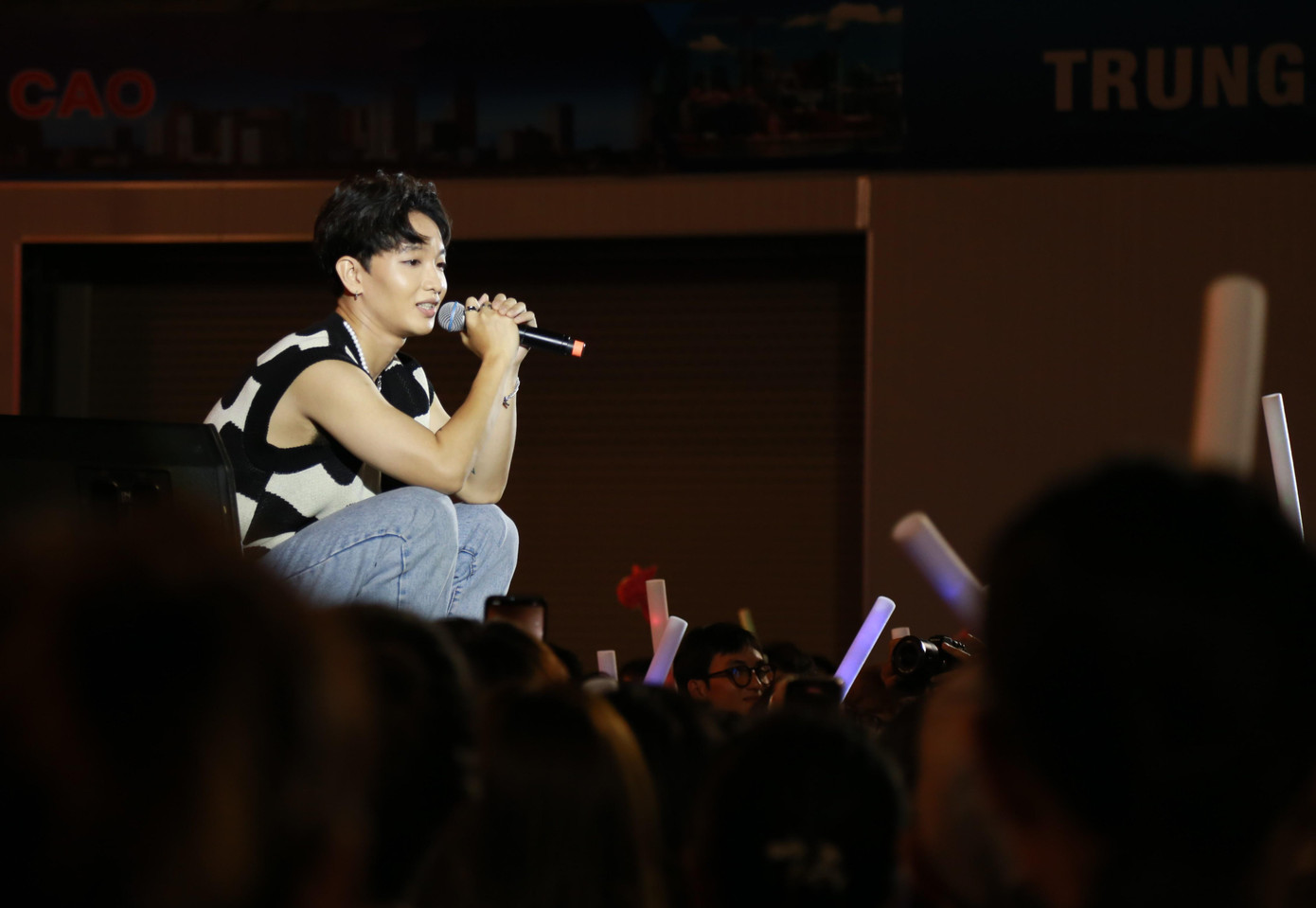 Ca nhạc sĩ "Nàng thơ" Hoàng Dũng với chất nhạc nhẹ nhàng.