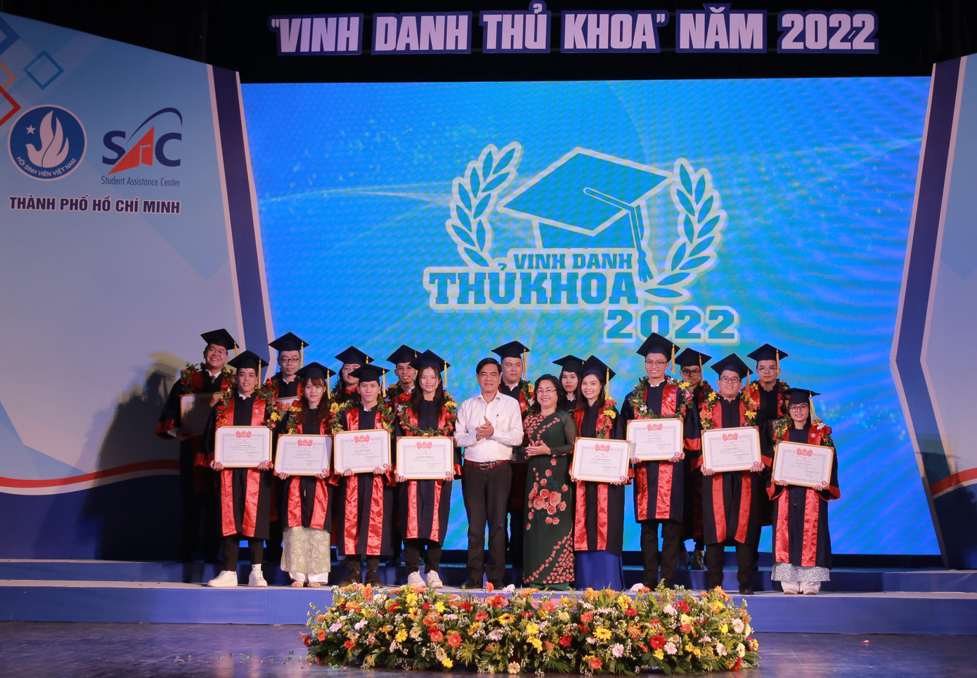 Sau những nỗ lực bền bỉ, các bạn trẻ đã đón nhận thành quả xứng đáng.