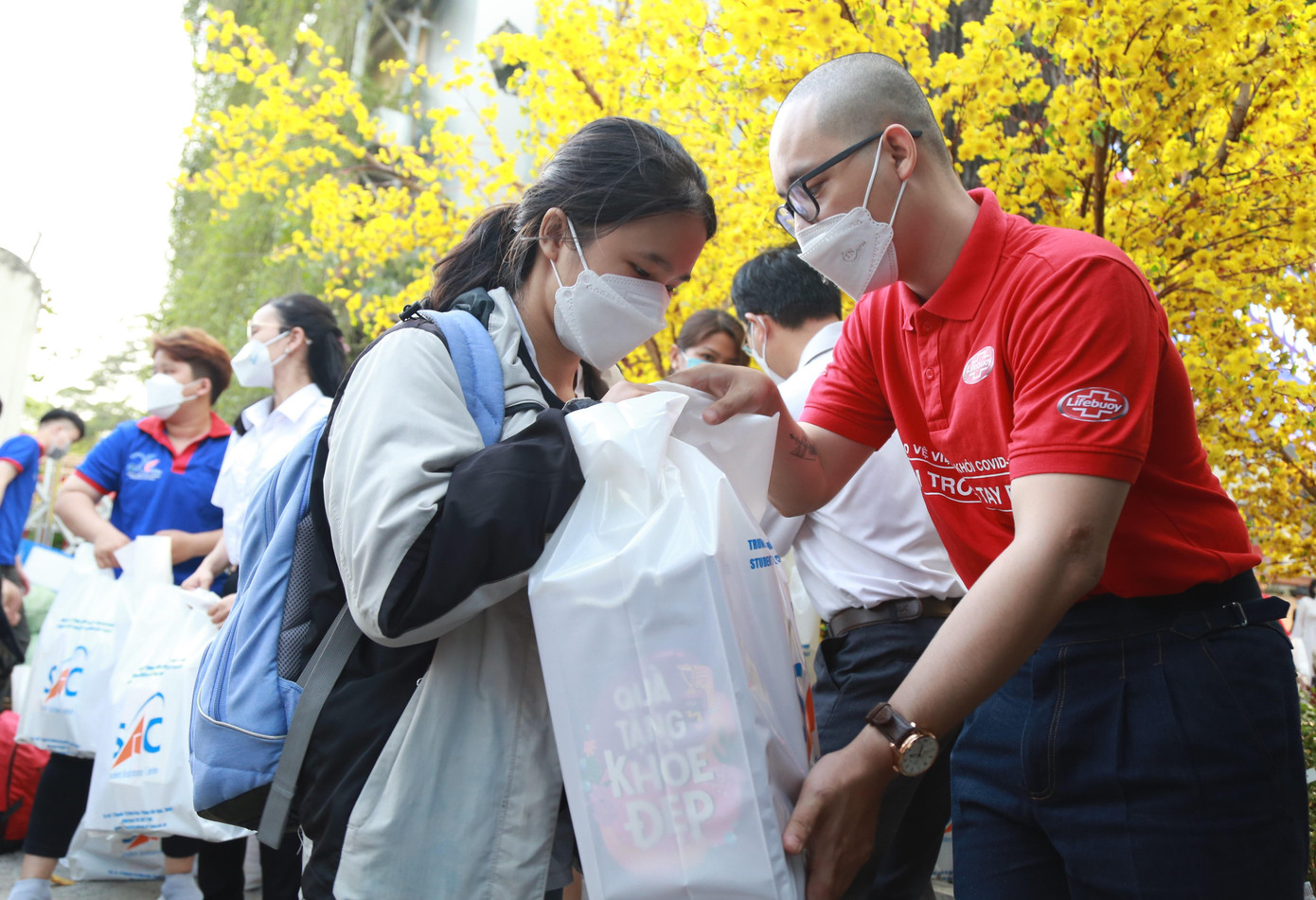 Sự chăm lo ý nghĩa dịp Tết về là nguồn động viên ấm lòng dành cho những hoàn cảnh còn gặp khó khăn, thiếu thốn trong cuộc sống.