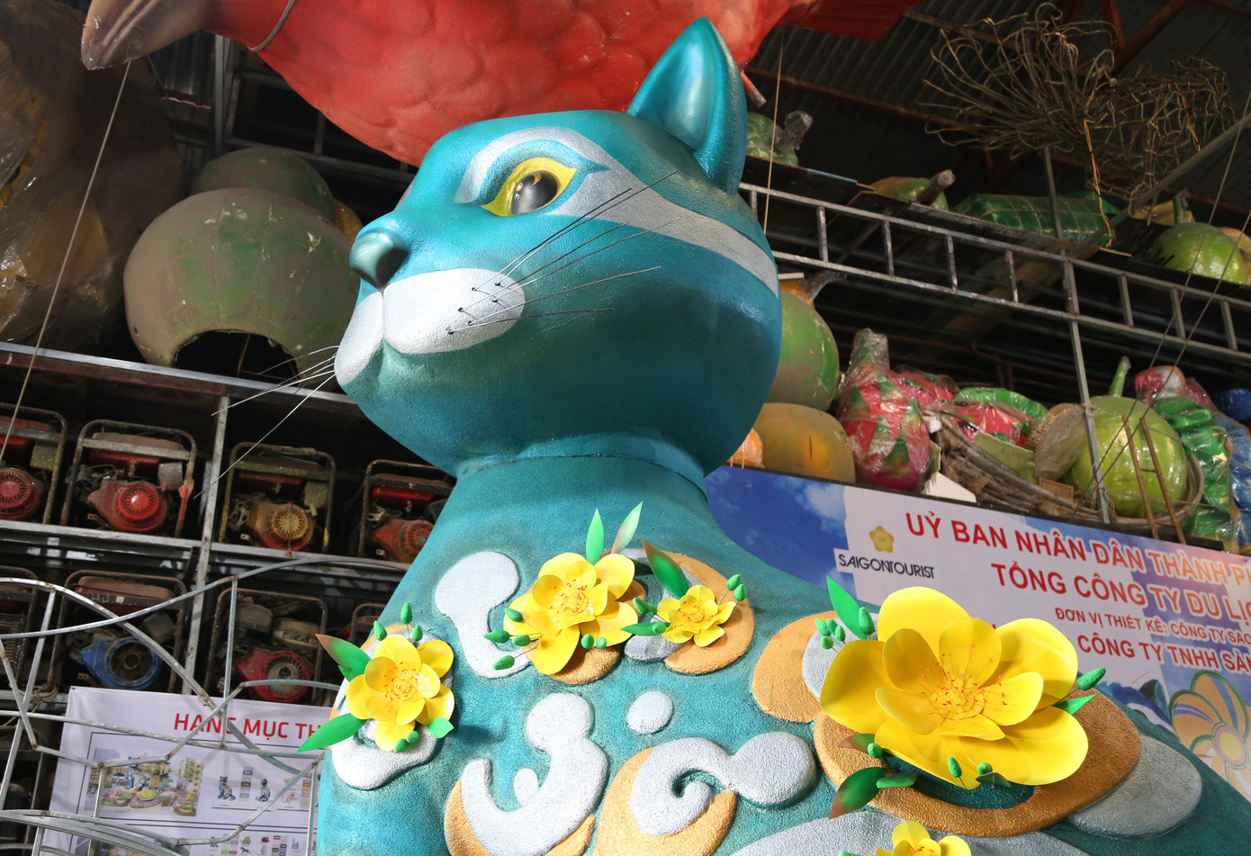 Hình tượng chú mèo lớn nhất, sẽ đặt tại cổng chính đường hoa.