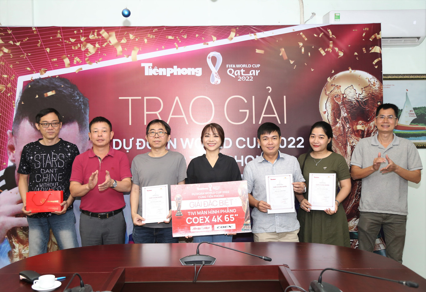 Ban tổ chức chúc mừng các cổ động viên cuồng nhiệt với giải đấu và cuộc thi "Dự đoán World Cup 2022 cùng Tiền Phong.