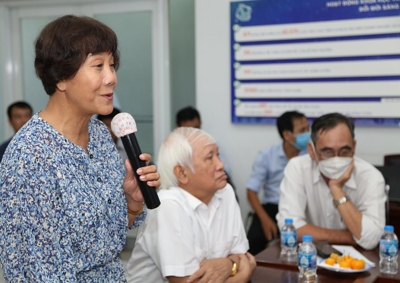 Các chuyên gia, nhà khoa học góp ý kiến tại hội thảo. Các chuyên gia, nhà khoa học góp ý kiến tại hội thảo.