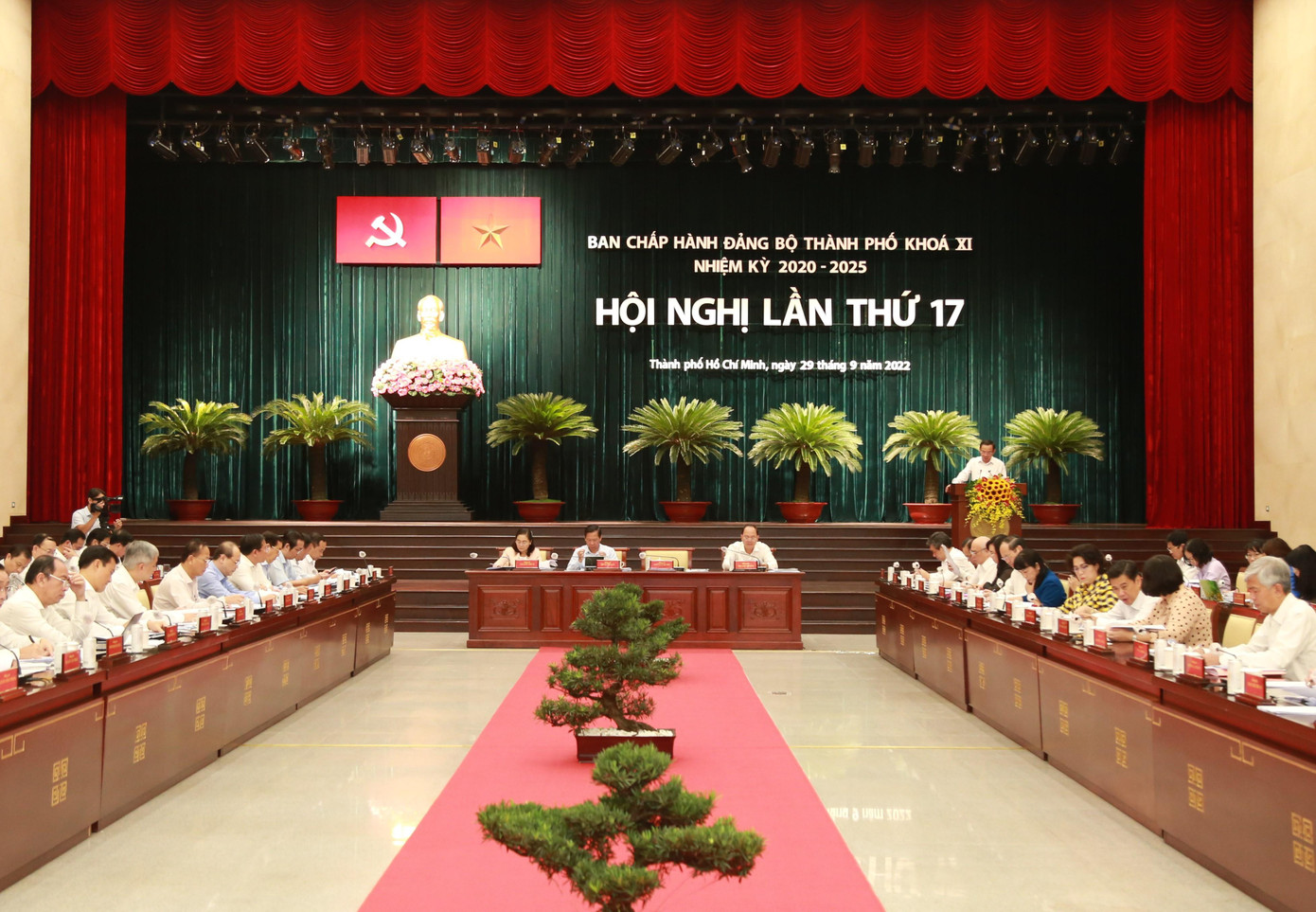 Quang cảnh hội nghị Ban Chấp hành lần thứ 17. Quang cảnh hội nghị Ban Chấp hành lần thứ 17.