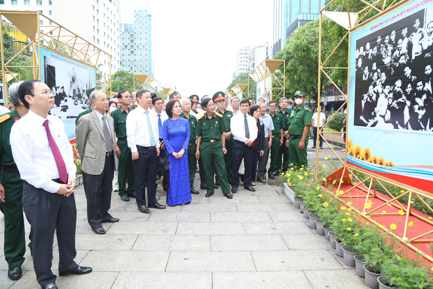 Triển lãm diễn ra tại 2 địa điểm: Tuyến đường Nguyễn Huệ và tại đường Pasteur - Lý Tự Trọng (phía trước Bảo tàng TP.HCM), từ ngày 21/11 đến ngày 30/11. Triển lãm diễn ra tại 2 địa điểm: Tuyến đường Nguyễn Huệ và tại đường Pasteur - Lý Tự Trọng (phía trước Bảo tàng TP.HCM), từ ngày 21/11 đến ngày 30/11.