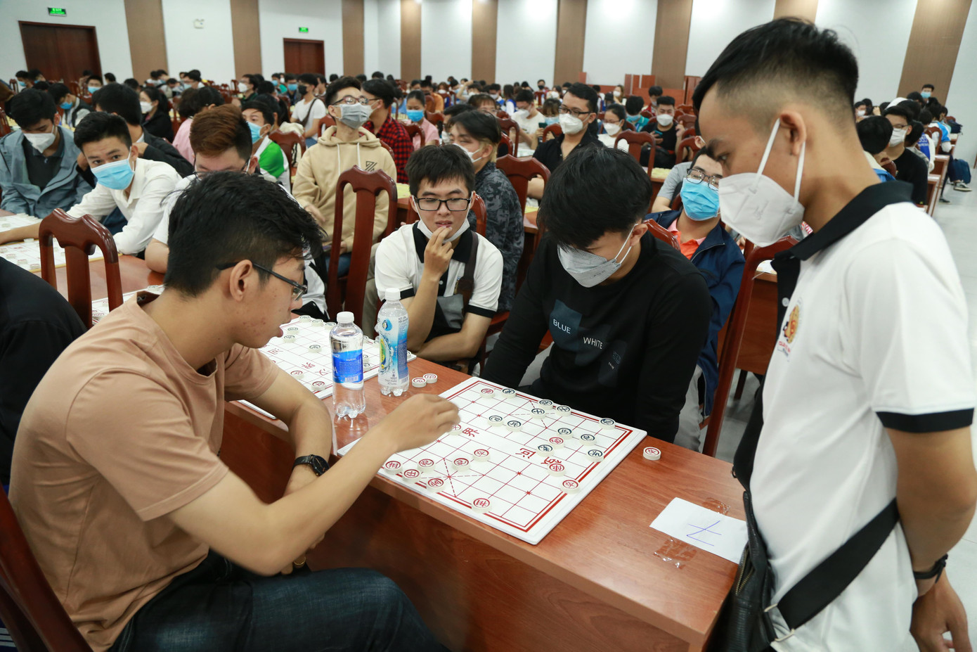 Ngày hội cũng diễn ra sân chơi thi đấu cờ tướng, cờ vua dành cho các bạn học sinh sinh viên