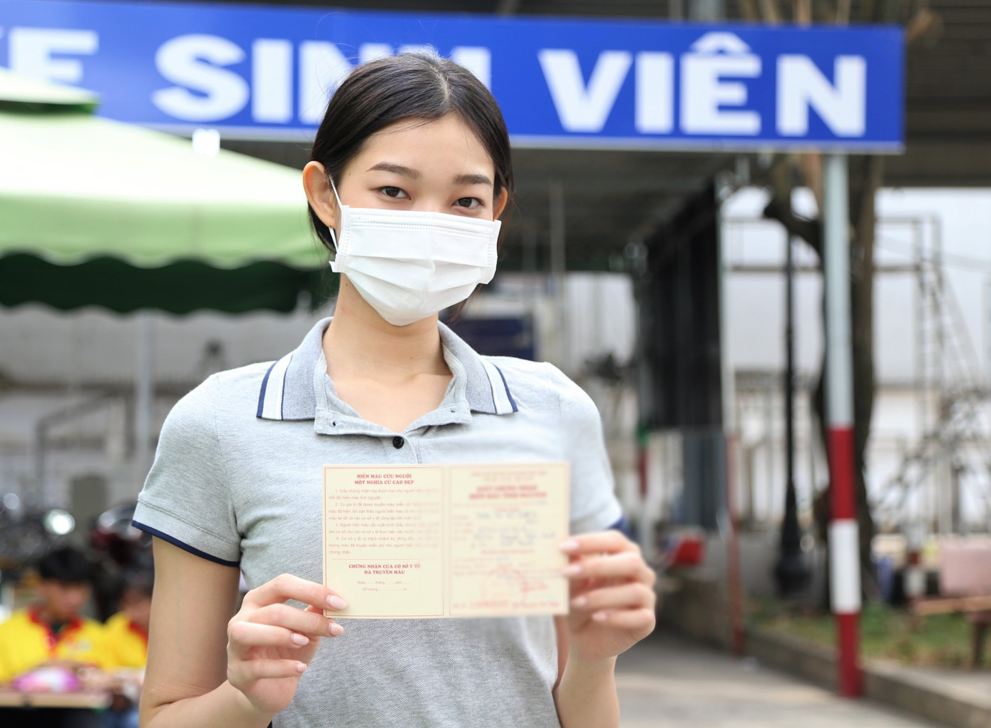 Người đẹp xứ Dừa cho biết, trước đây đã nhiều lần muốn thực hiện hành động tốt này nhưng chưa hiến được, còn lần này may mắn đến với chương trình Chủ nhật Đỏ và có cơ hội làm một việc ý nghĩa.