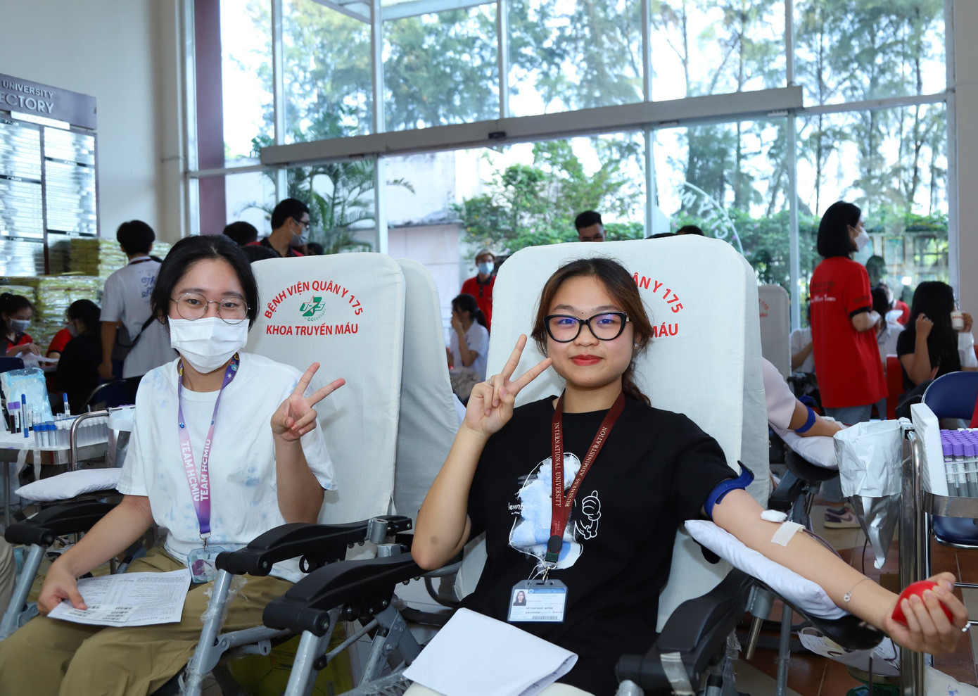 Tổng kết chương trình, Ban tổ chức tiếp nhận được gần 300 đơn vị máu. Tổng kết chương trình, Ban tổ chức tiếp nhận được gần 300 đơn vị máu.