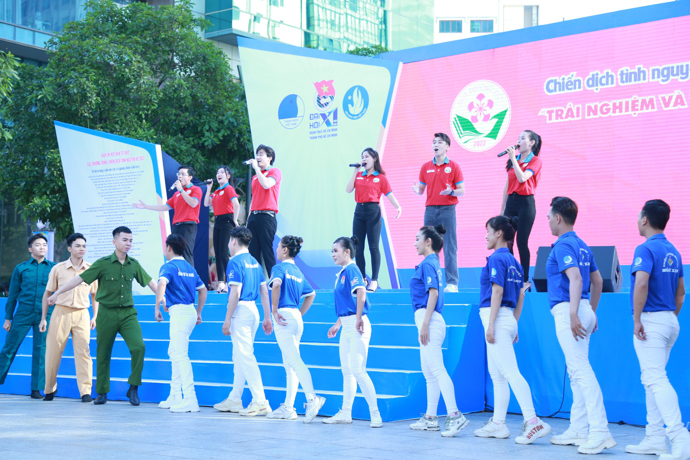 Các nghệ sĩ chung tay, góp phần đem lại động lực, khí thế cho từng chương trình, chiến dịch tình nguyện.