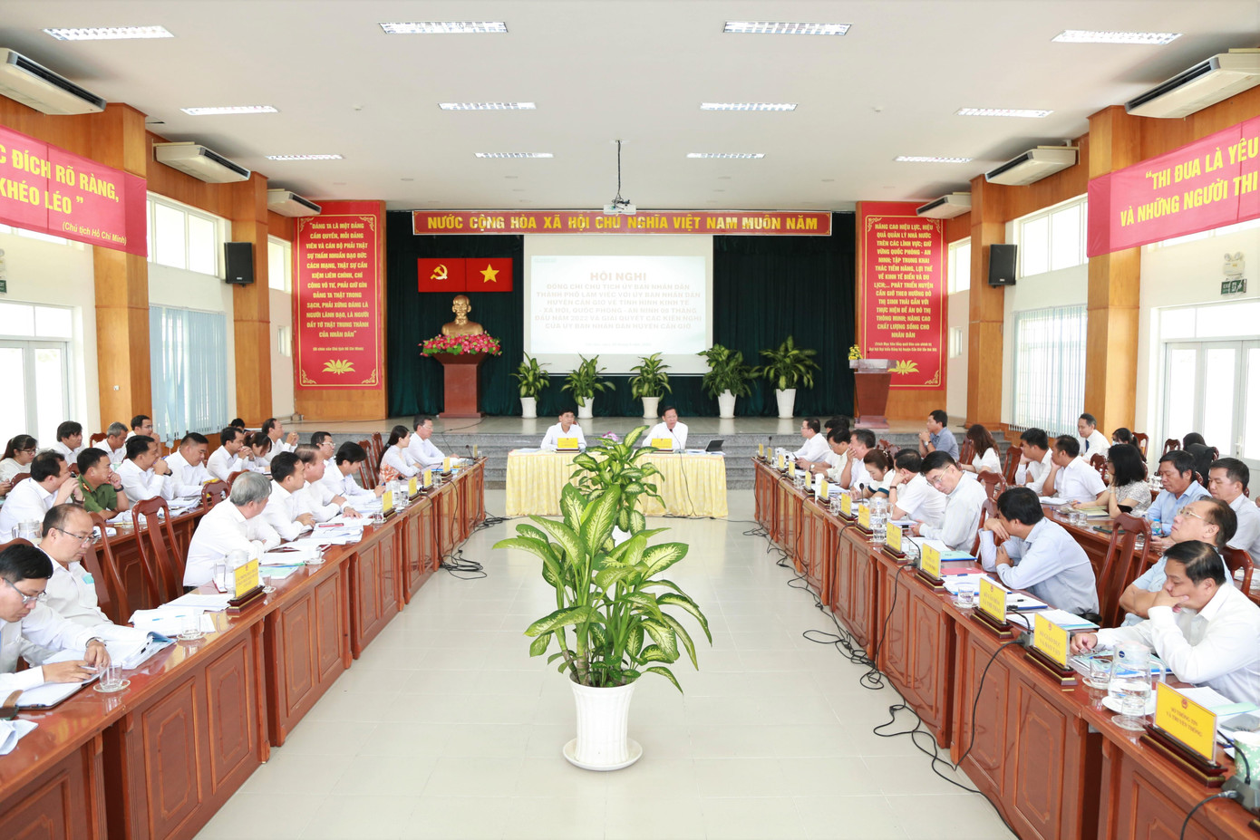 Quang cảnh buổi làm việc. Ảnh: Ngô Tùng Quang cảnh buổi làm việc. Ảnh: Ngô Tùng