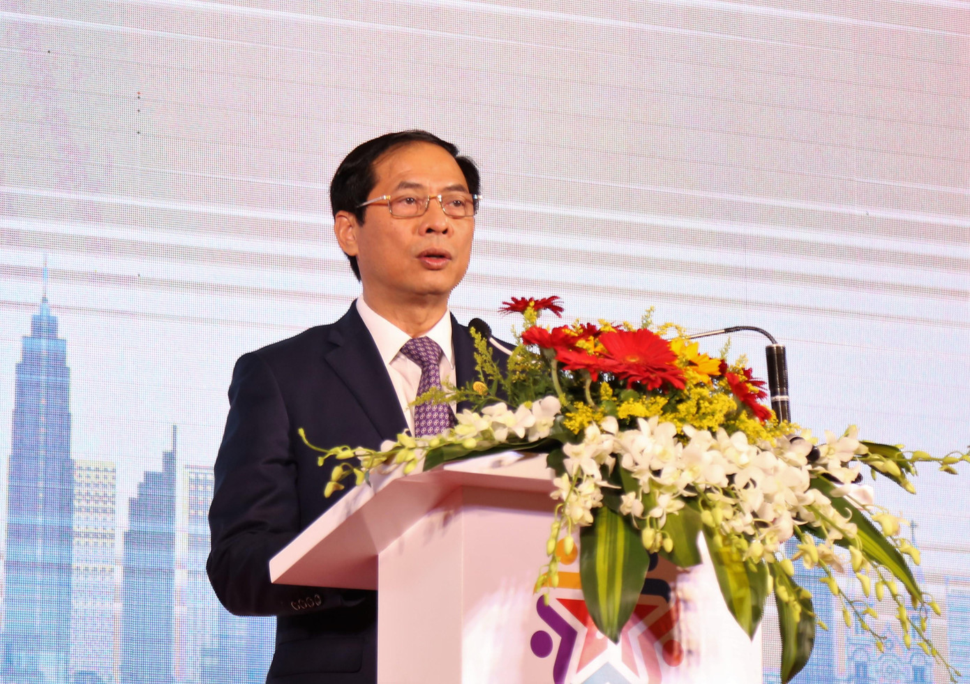 Bộ trưởng Bộ Ngoại giao Bùi Thanh Sơn phát biểu tại hội nghị.