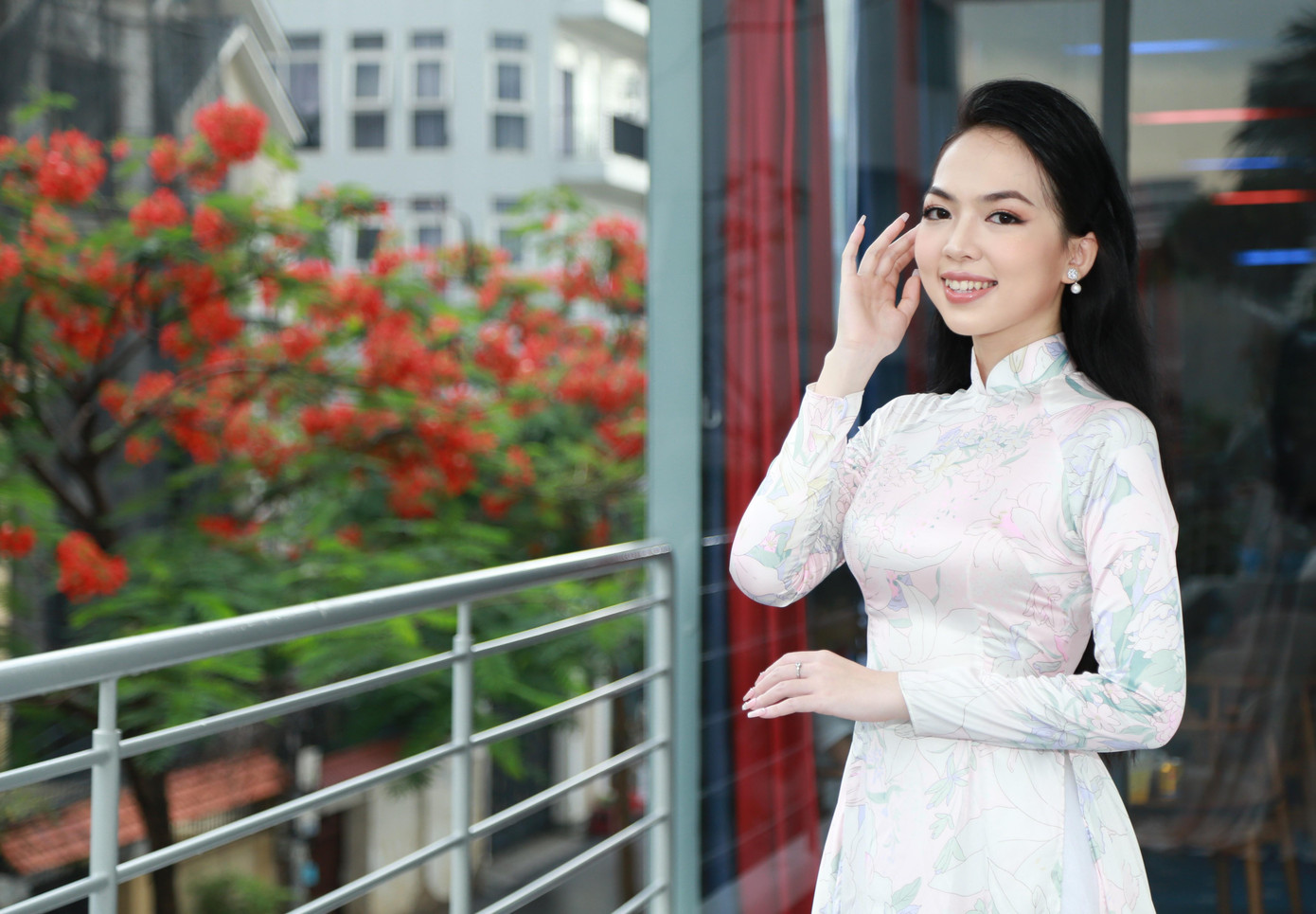 Nữ sinh khoa Dược đăng quang Hoa khôi Duyên dáng áo dài TPHCM ảnh 2