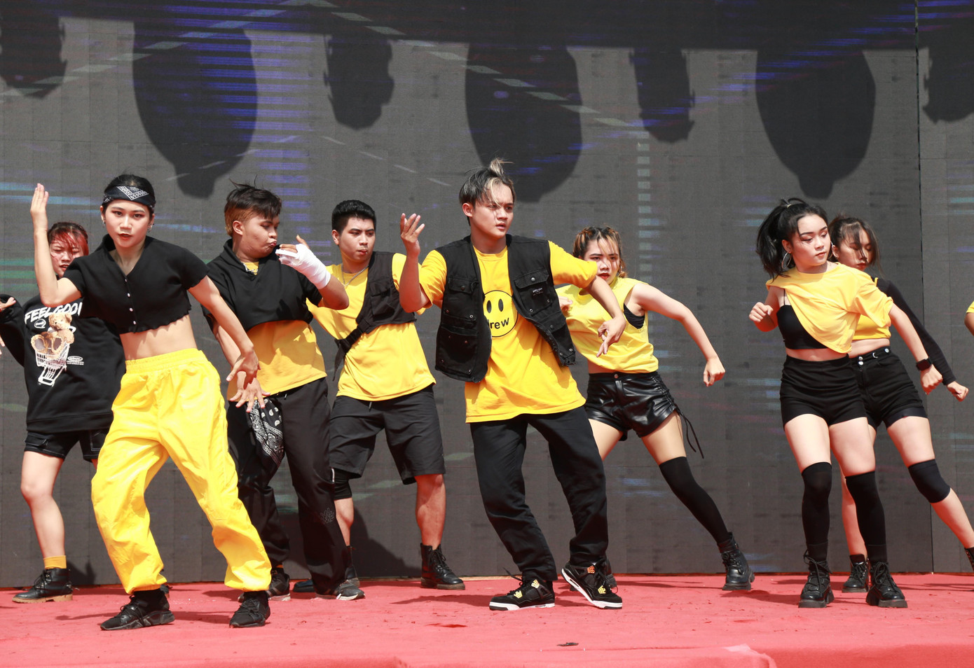 Bạn trẻ thể hiện kỹ năng trong các phần trình diễn