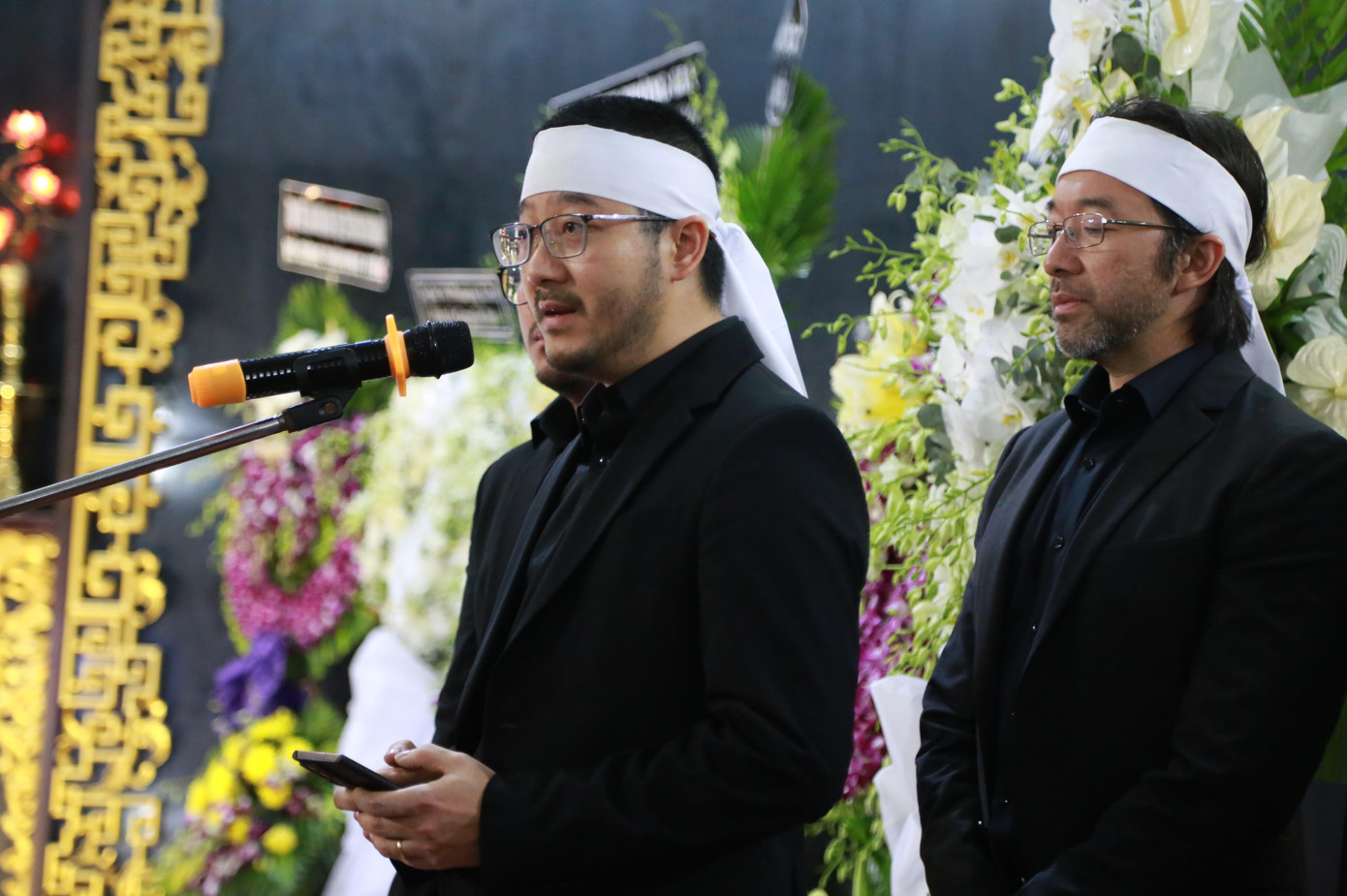 Anh Ái Quốc cảm tạ tấm lòng, sự hỗ trợ quý báu của các ban ngành, đoàn thể và bạn bè, đồng nghiệp, người hâm mộ dành cho mẹ mình.