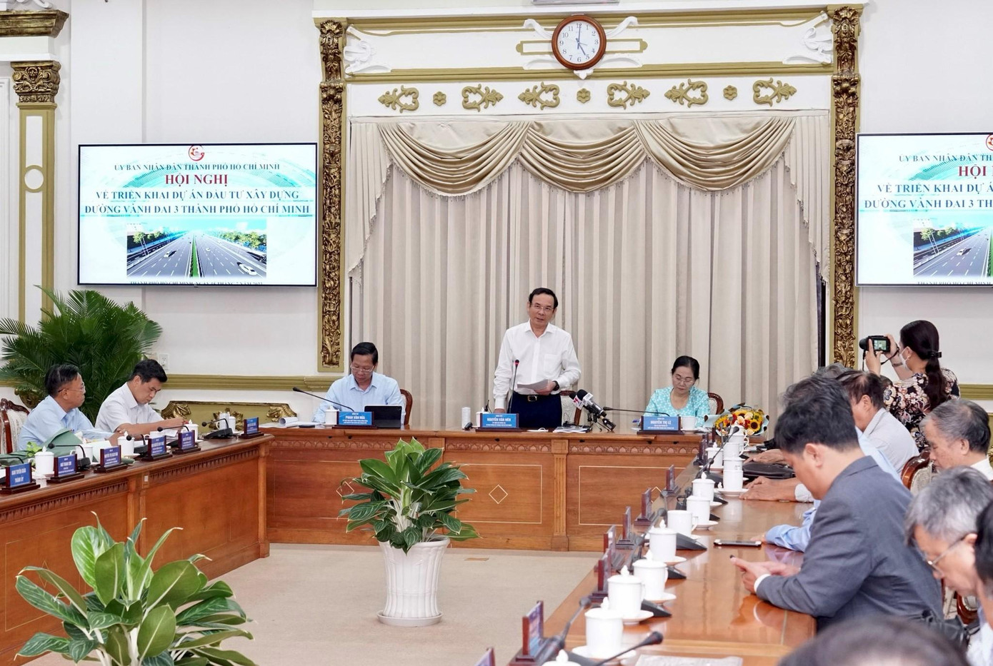 Bí thư Thành ủy Nguyễn Văn Nên chủ trì hội nghị. Ảnh: Hoàng Hùng