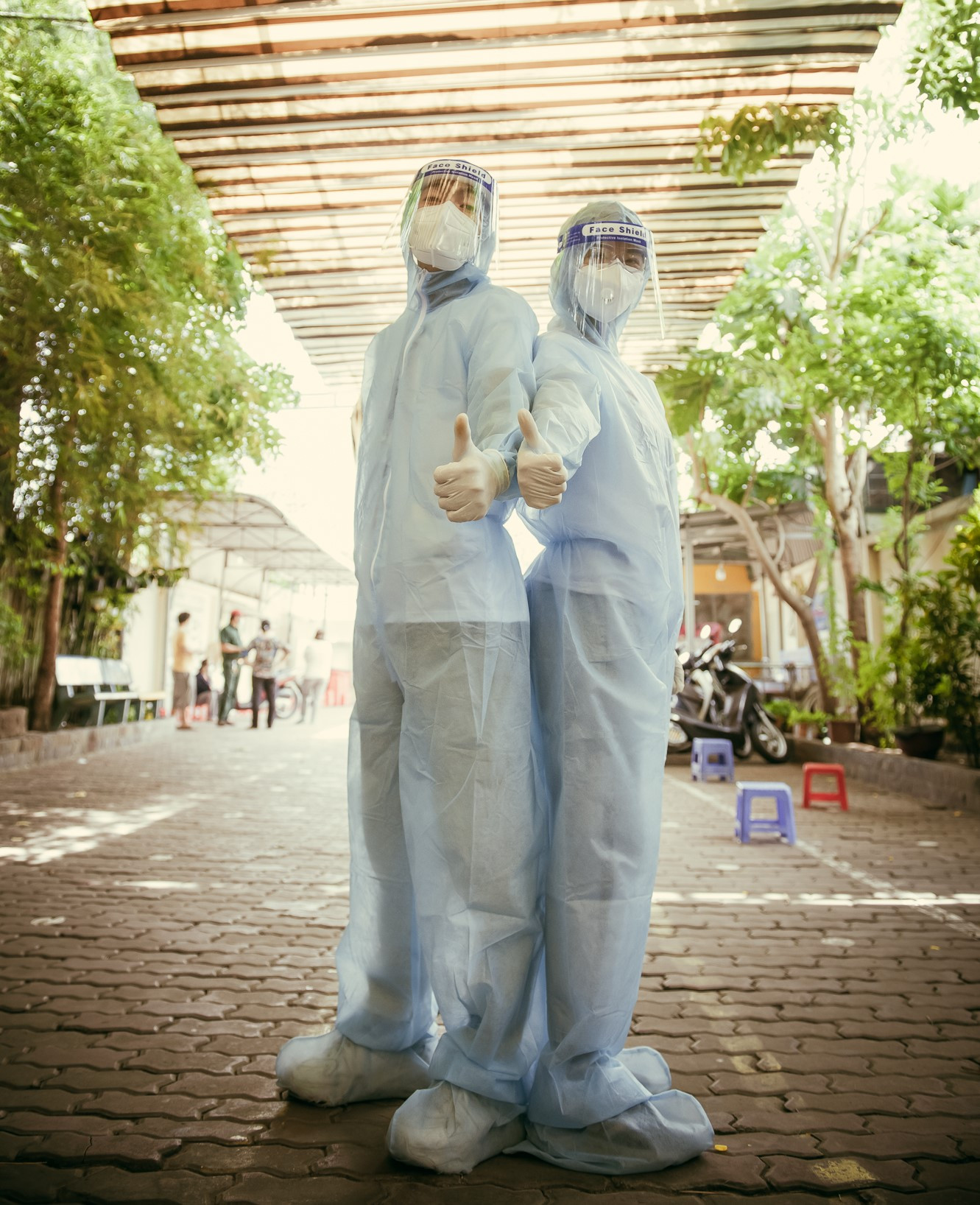 Thanh Thiện và Lý Ngô những ngày chung sức cùng thành phố đẩy lùi đại dịch COVID. Chia sẻ trước ngày cưới không lâu, hai bạn cho biết vẫn luôn hăng hái chung tay góp sức trong các hoạt động thiện nguyện vì cộng đồng. Ảnh: NVCC