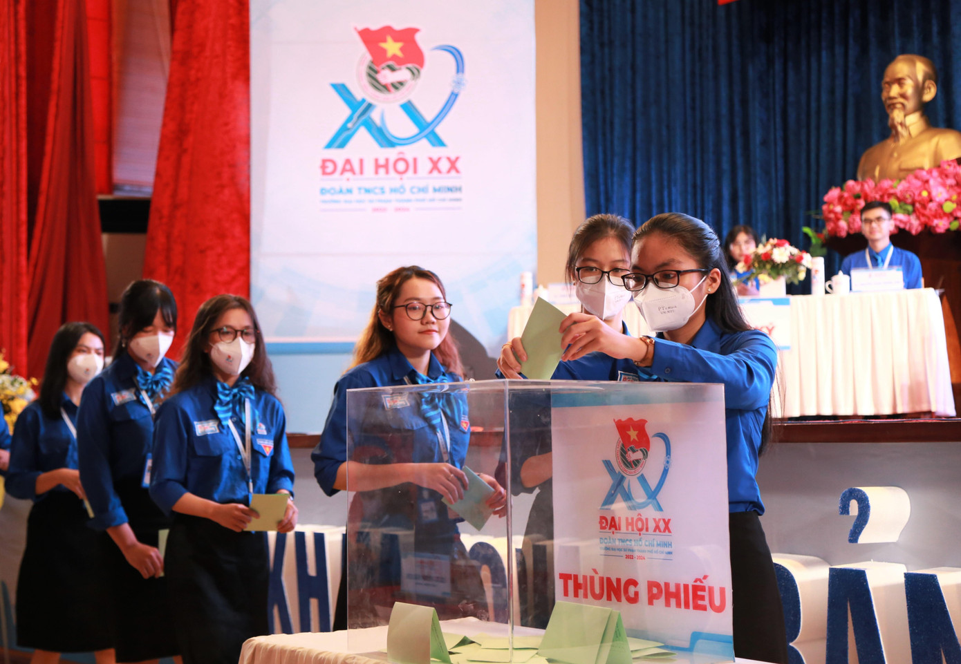 Đại biểu bầu đoàn đại biểu dự Đại hội Đoàn cấp trên. Đại biểu bầu đoàn đại biểu dự Đại hội Đoàn cấp trên.