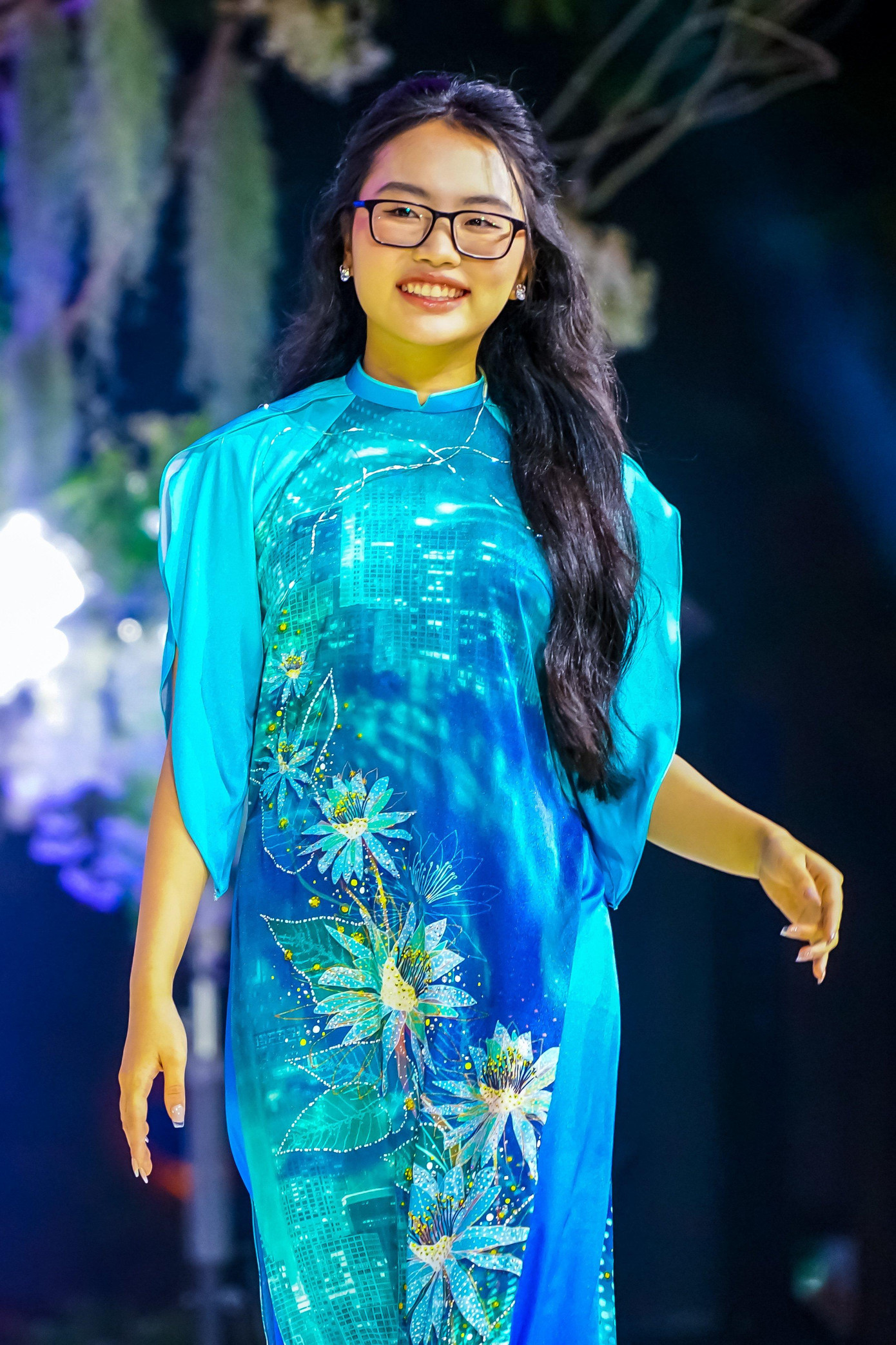 Ca sỹ Phương Mỹ Chi thần thái catwalk. Giọng ca 19 lần đầu tham gia lễ hội với vai trò đại sứ Ca sỹ Phương Mỹ Chi thần thái catwalk. Giọng ca 19 lần đầu tham gia lễ hội với vai trò đại sứ