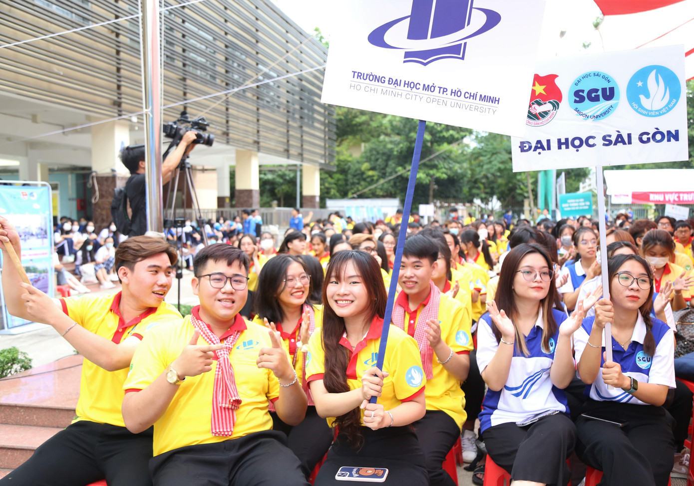 Sức trẻ thành phố sẵn sàng thực hiện các phong trào hành động triển khai thực hiện Nghị quyết Đại hội Đoàn toàn quốc lần thứ XII. Sức trẻ thành phố sẵn sàng thực hiện các phong trào hành động triển khai thực hiện Nghị quyết Đại hội Đoàn toàn quốc lần thứ XII.