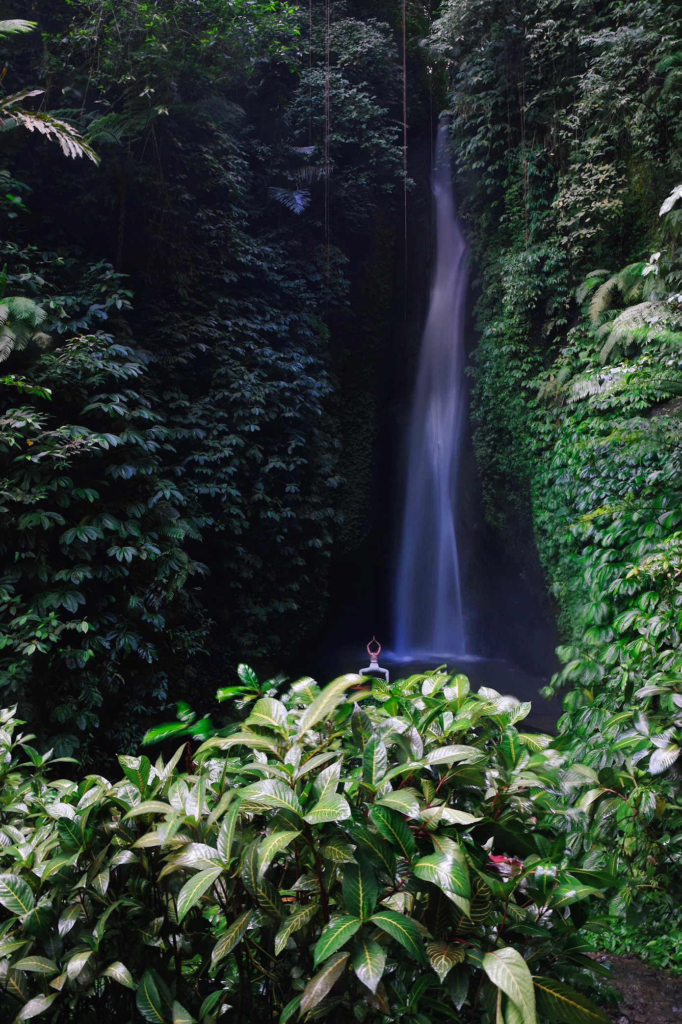 Tại thác Leke Leke (Bali, Indonesia).