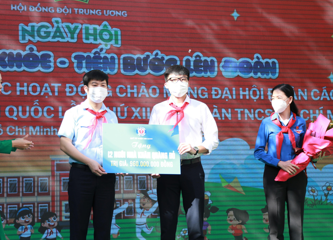 Hội đồng Đội Trung ương tiếp nhận ủng hộ 12 ngôi nhà Khăn quàng đỏ với tổng trị giá 960 triệu đồng từ đơn vị tài trợ để trao tặng cho thiếu nhi có hoàn cảnh khó khăn tại các địa phương Hội đồng Đội Trung ương tiếp nhận ủng hộ 12 ngôi nhà Khăn quàng đỏ với tổng trị giá 960 triệu đồng từ đơn vị tài trợ để trao tặng cho thiếu nhi có hoàn cảnh khó khăn tại các địa phương