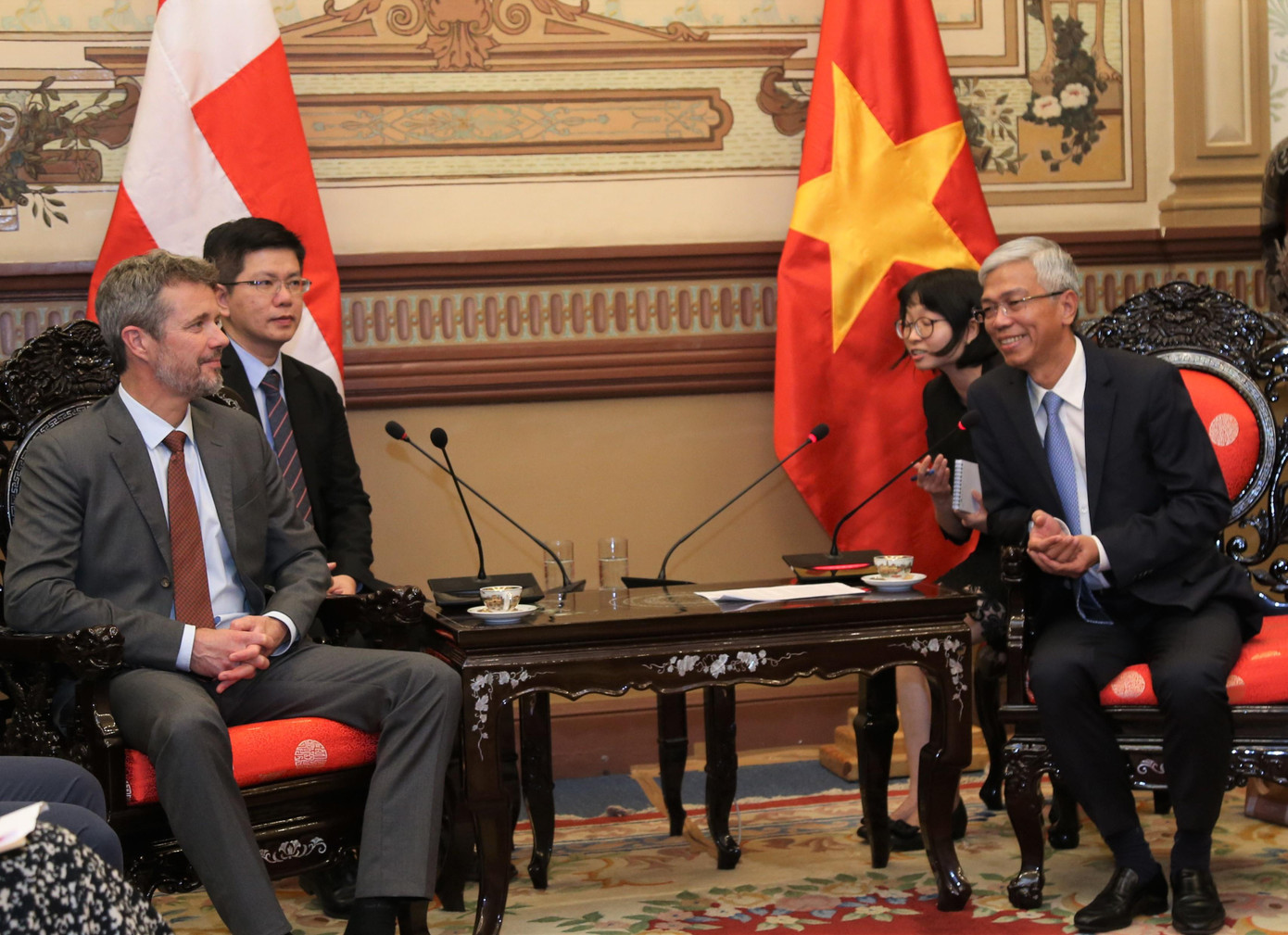 Tại buổi tiếp, Phó Chủ tịch UBND TPHCM Võ Văn Hoan bày tỏ niềm vui về những bước phát triển trong quan hệ ngoại giao giữa Việt Nam – Đan Mạch trong hơn 50 năm qua, đặc biệt gần 10 năm gần đây khi hai nước thiết lập quan hệ Đối tác toàn diện. TPHCM luôn nhận thức quan hệ hai nước không chỉ được xây dựng bằng sự quan tâm đặc biệt của Chính phủ và nhân dân hai nước, mà còn có sự gắn bó chân tình của Hoàng gia Đan Mạch với Việt Nam.