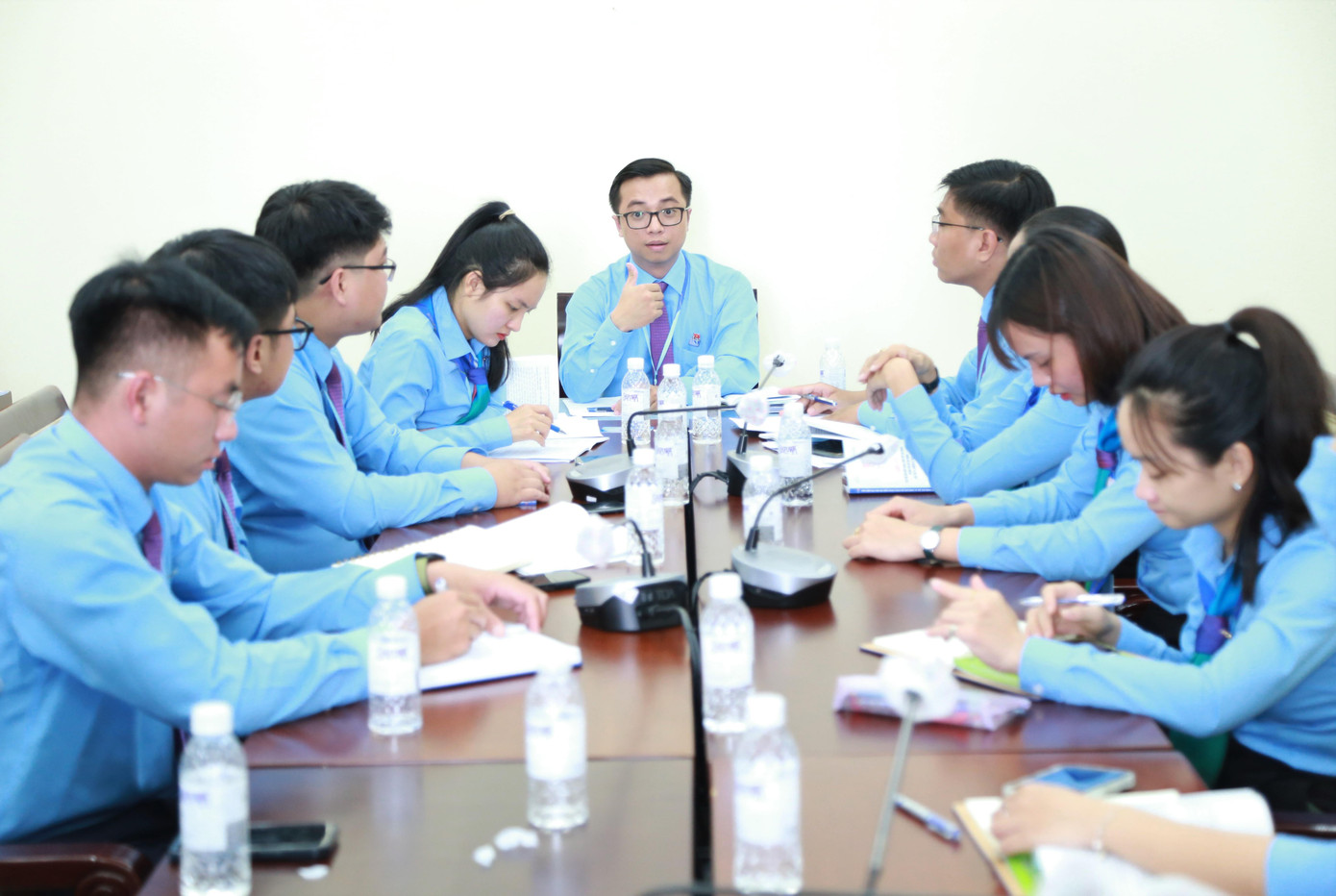 Các ý kiến góp ý sẽ được đại hội biểu quyết thông qua. Các ý kiến góp ý sẽ được đại hội biểu quyết thông qua.