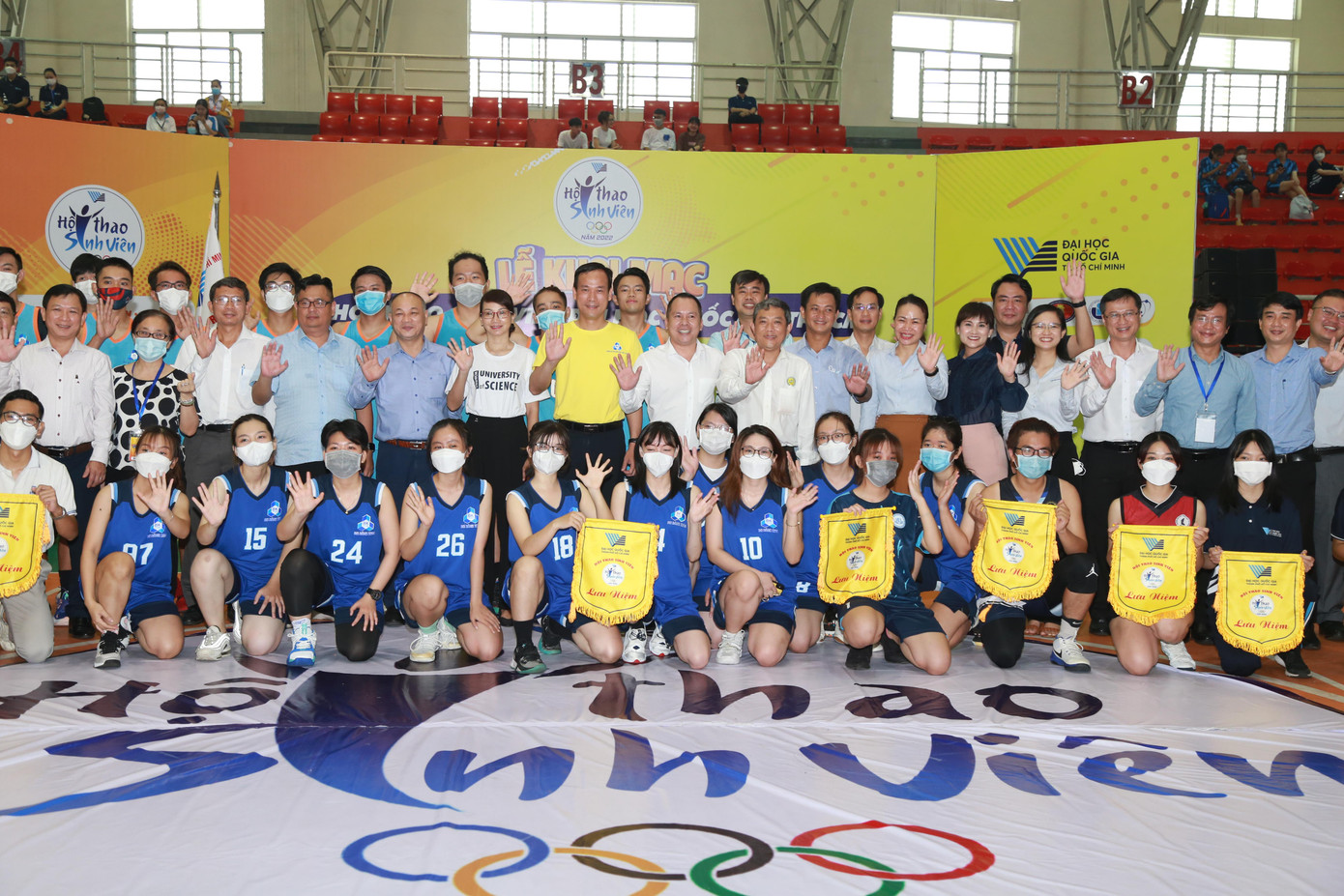 PGS.TS Nguyễn Minh Tâm, Phó Giám đốc ĐHQG TPHCM cho rằng, qua 12 lần tổ chức, hội thao đã trở thành hoạt động điểm nhấn trong việc thúc đẩy phong trào tập luyện thể dục thể thao, nâng cao sức khỏe cho sinh viên, phát huy sức mạnh truyền thống trong việc chăm lo, tăng cường giáo dục thể chất. Theo ông Nguyễn Minh Tâm, thời gian vừa qua, đại dịch COVID-19 đã làm cho các hoạt động phong trào thể dục thể thao đều phải tạm hoãn, trong đó hội thao của ĐHQG TPHCM. “Do đó, tôi mong rằng, hội thao lần này sẽ góp phần thúc đẩy, lan tỏa mạnh mẽ phong trào tập luyện thể dục thể thao, rèn luyện thân thể thường xuyên trong sinh viên”, PGS.TS Nguyễn Minh Tâm bày tỏ.