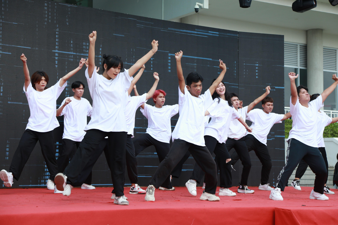 Các bạn trẻ mang đến liên hoan những màn trình diễn ấn tượng nhất sau một thời gian tập luyện