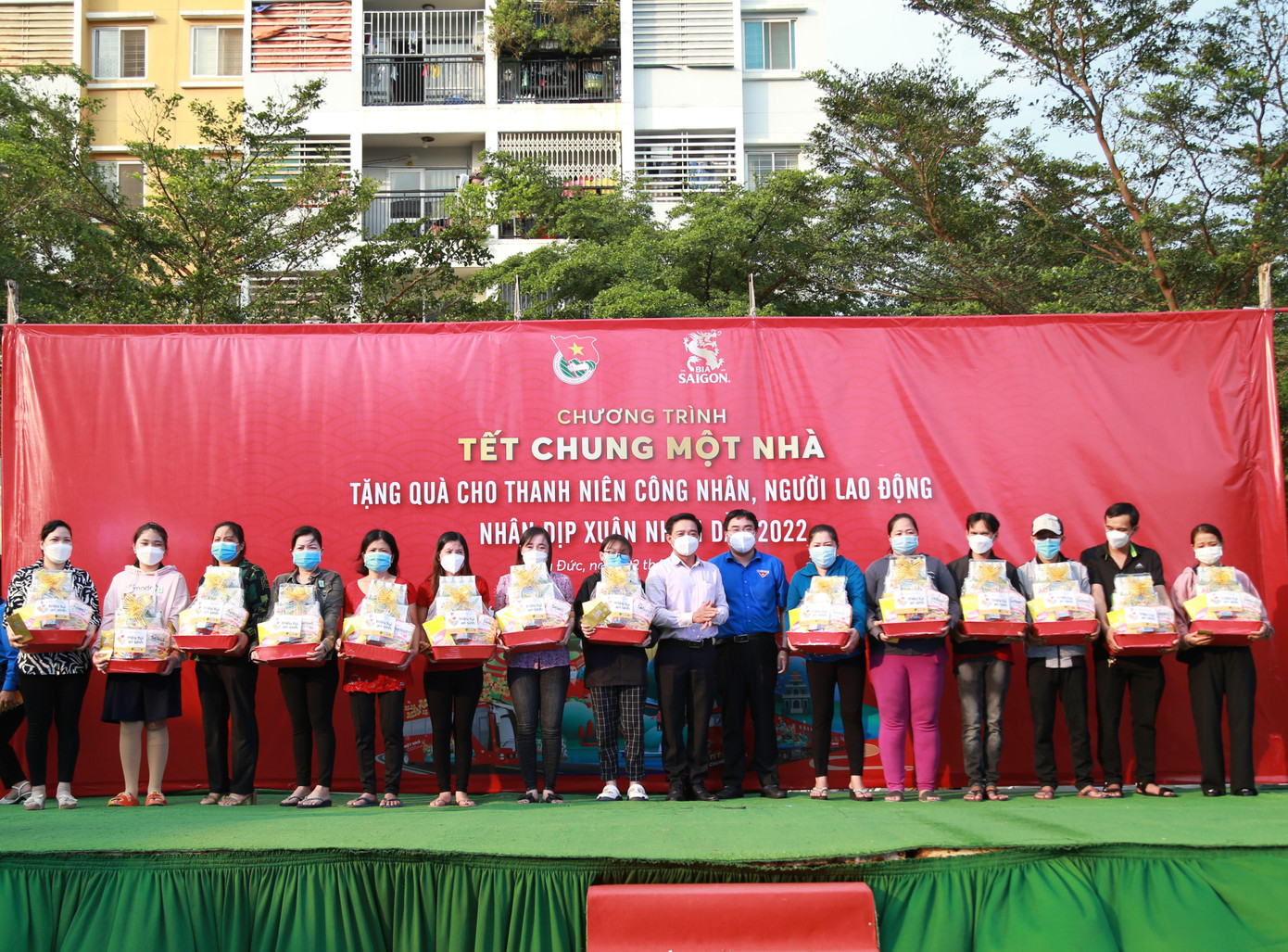 Món quà thể hiện sự quan tâm, chăm lo của các đơn vị đối với bà con còn khó khăn trước thềm Tết Nguyên đán Nhâm Dần 2022.