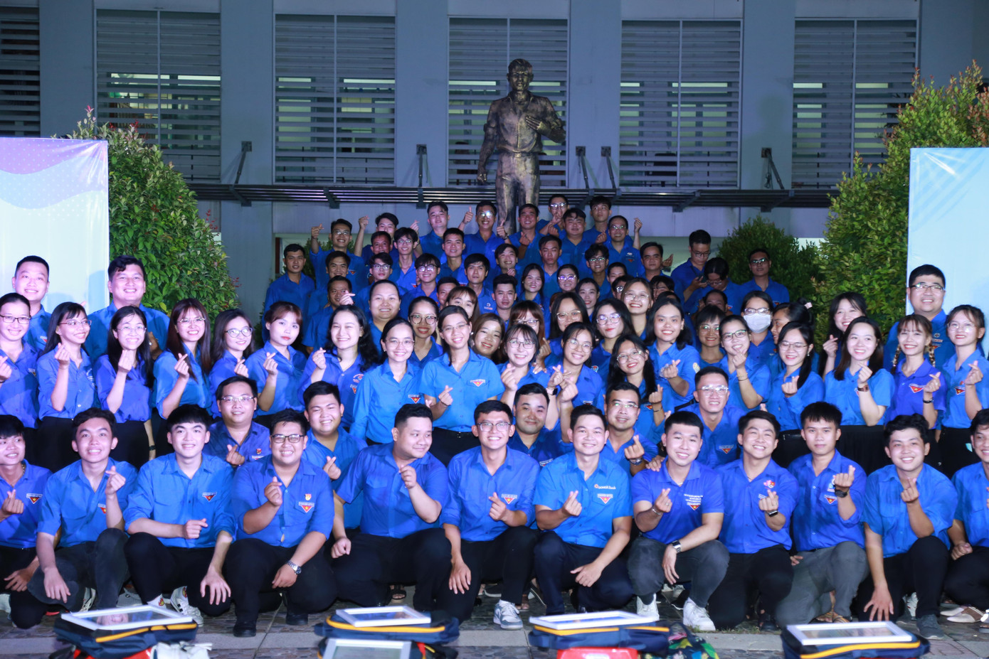 Các bạn trẻ tham gia liên hoan. Các bạn trẻ tham gia liên hoan.