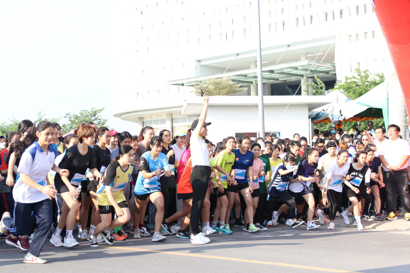 Đông đảo bạn trẻ hào hứng tham gia giải chạy. Đông đảo bạn trẻ hào hứng tham gia giải chạy.