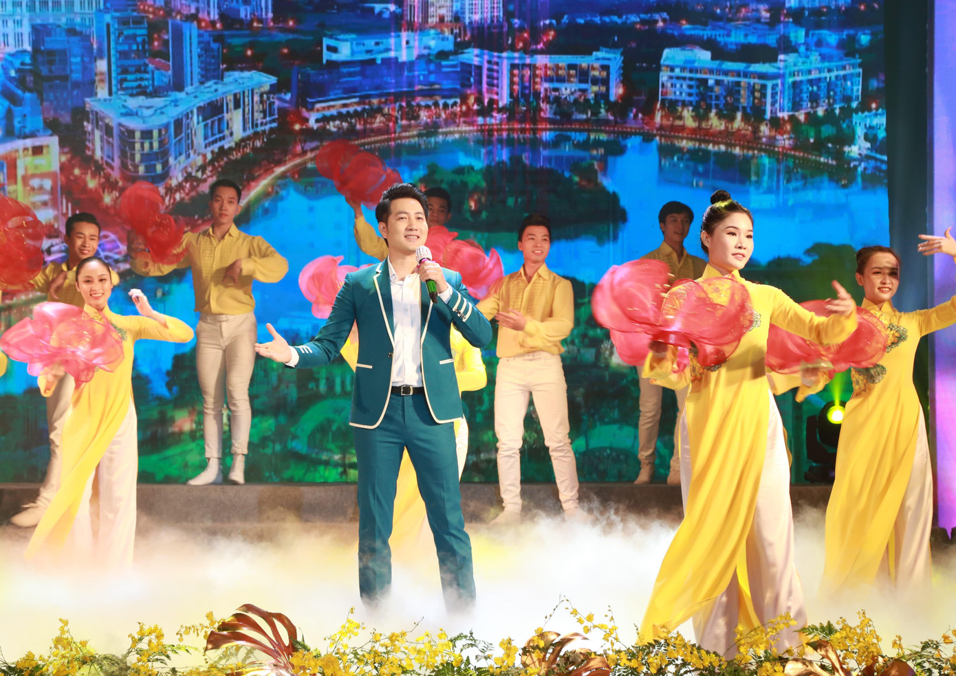 Các tiết mục văn nghệ mang màu sắc tuổi trẻ trong chương trình.