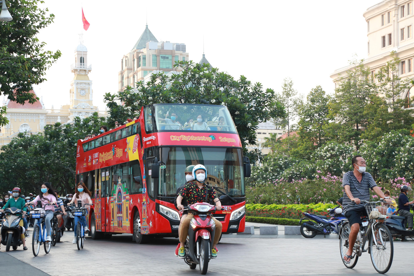 Cũng trong thời điểm này, nhiều bạn trẻ trải nghiệm kỳ nghỉ với những hình thức vận động nhẹ nhàng nhưng không kém phần thích thú.