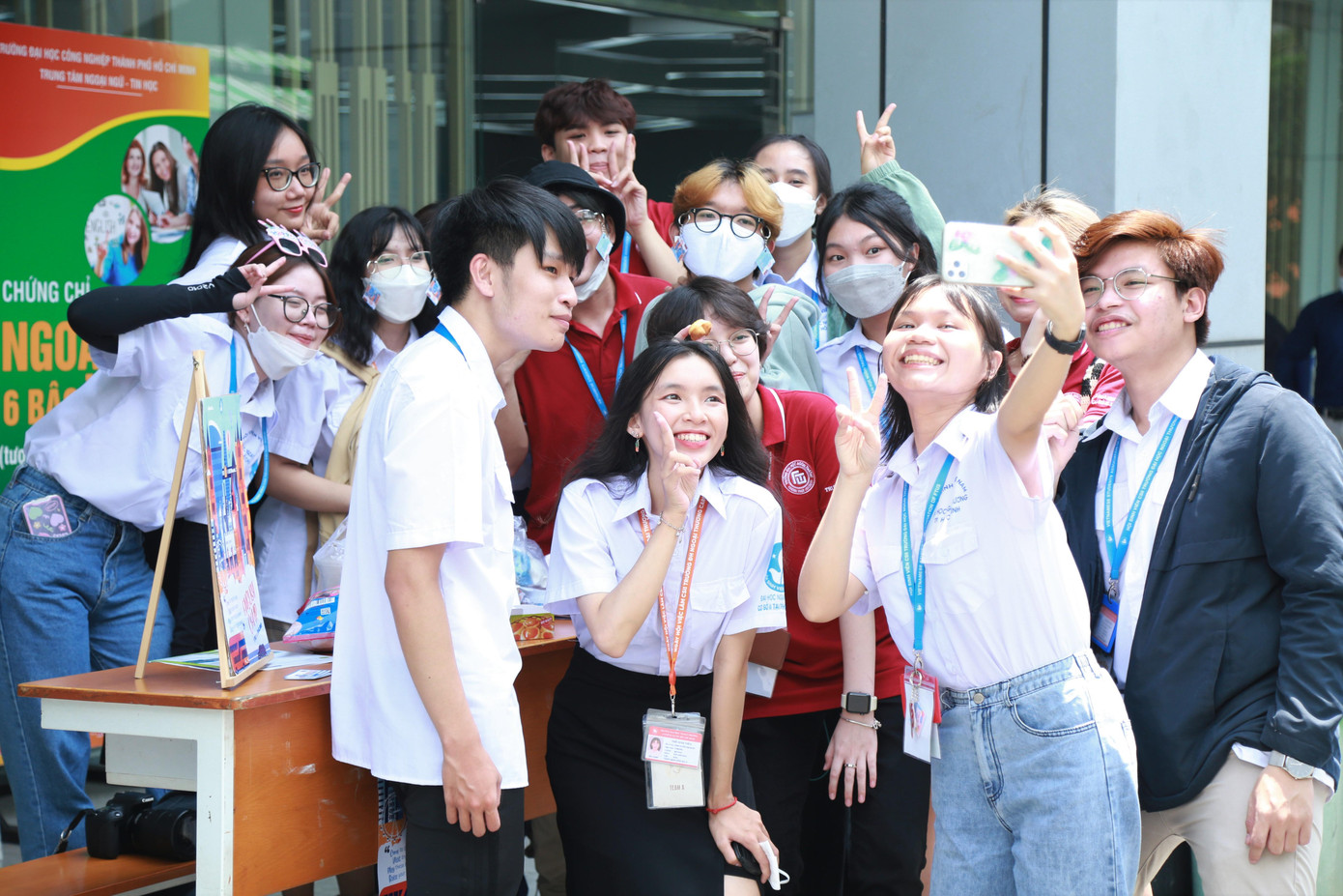 Ngày hội thu hút hàng nghìn bạn sinh viên tham gia các hoạt động trau dồi, trải nghiệm môi trường "full" tiếng Anh.